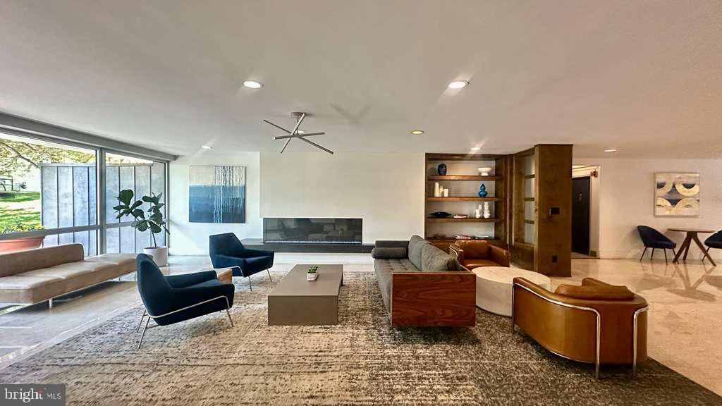 WHITEHALL - Residential