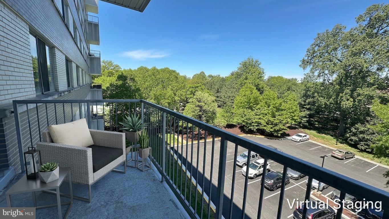 WHITEHALL - Residential
