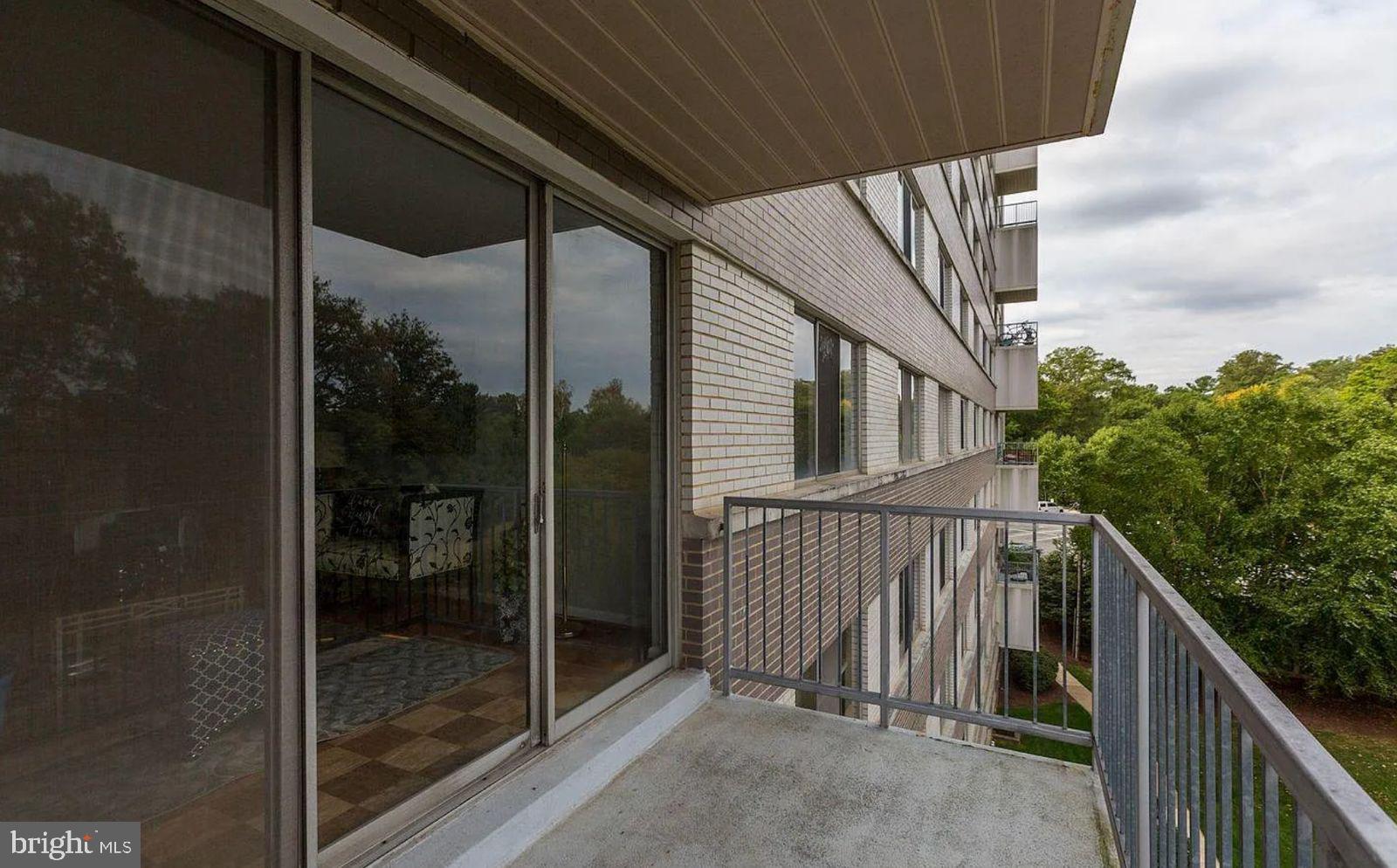 WHITEHALL - Residential