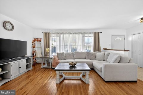 Homes For Sale - 12 Colgate Drive<br/> CHERRY HILL, NJ 08034