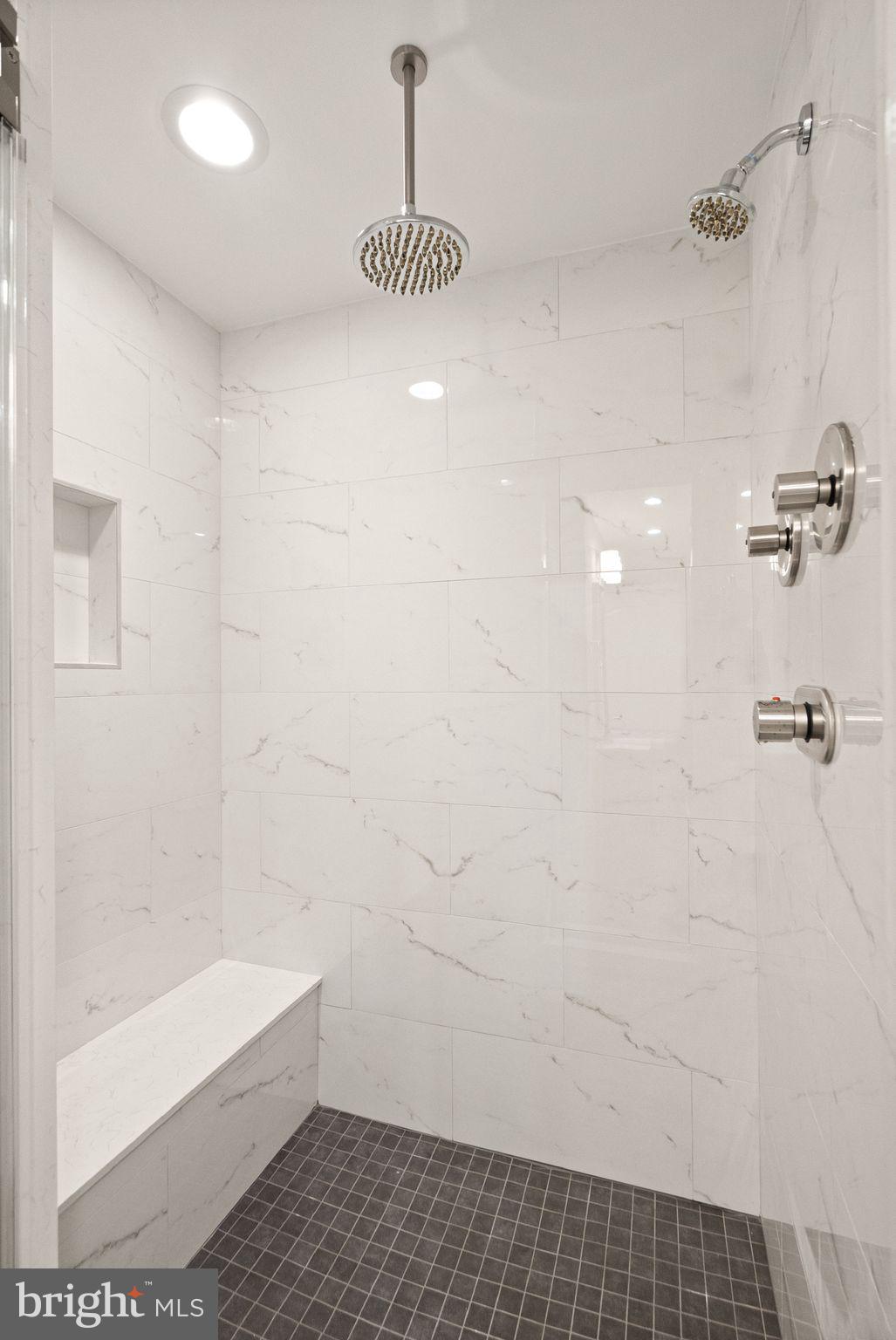 CARIS GLENNE - Residential