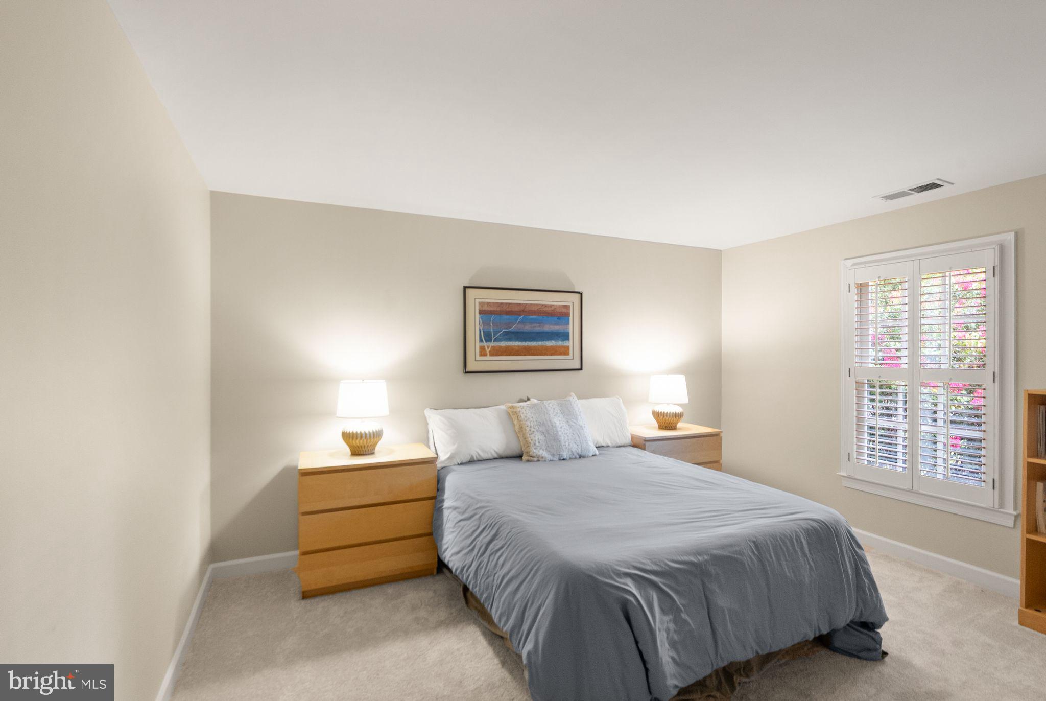 CARIS GLENNE - Residential