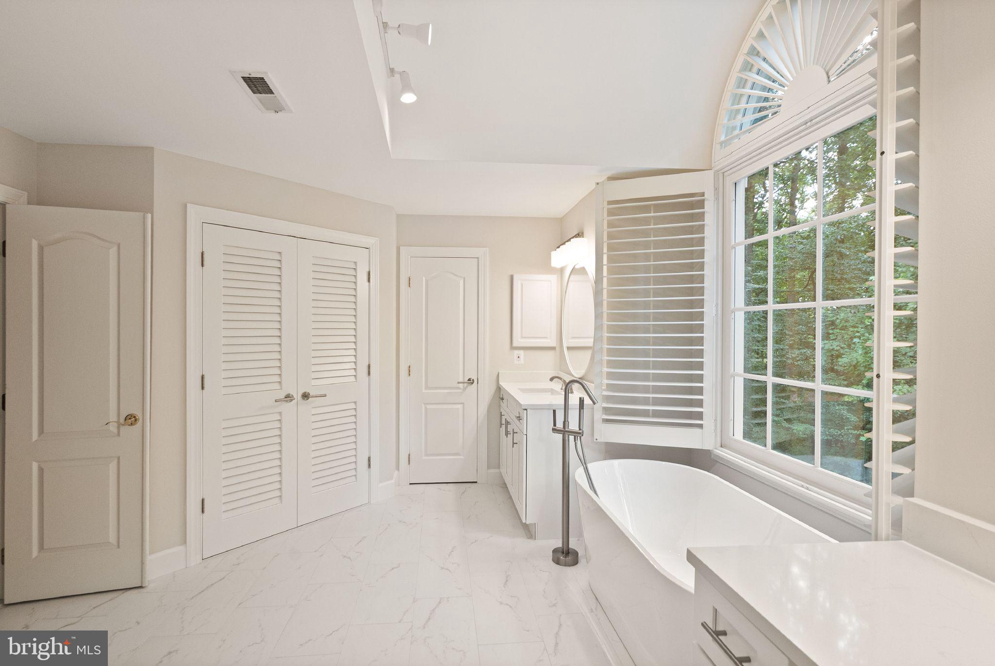 CARIS GLENNE - Residential