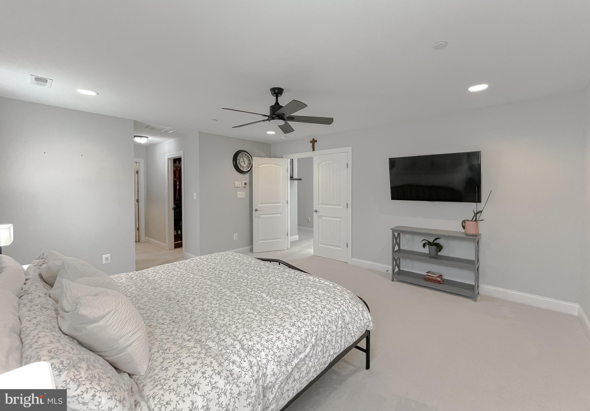 TWIN PONDS - Residential