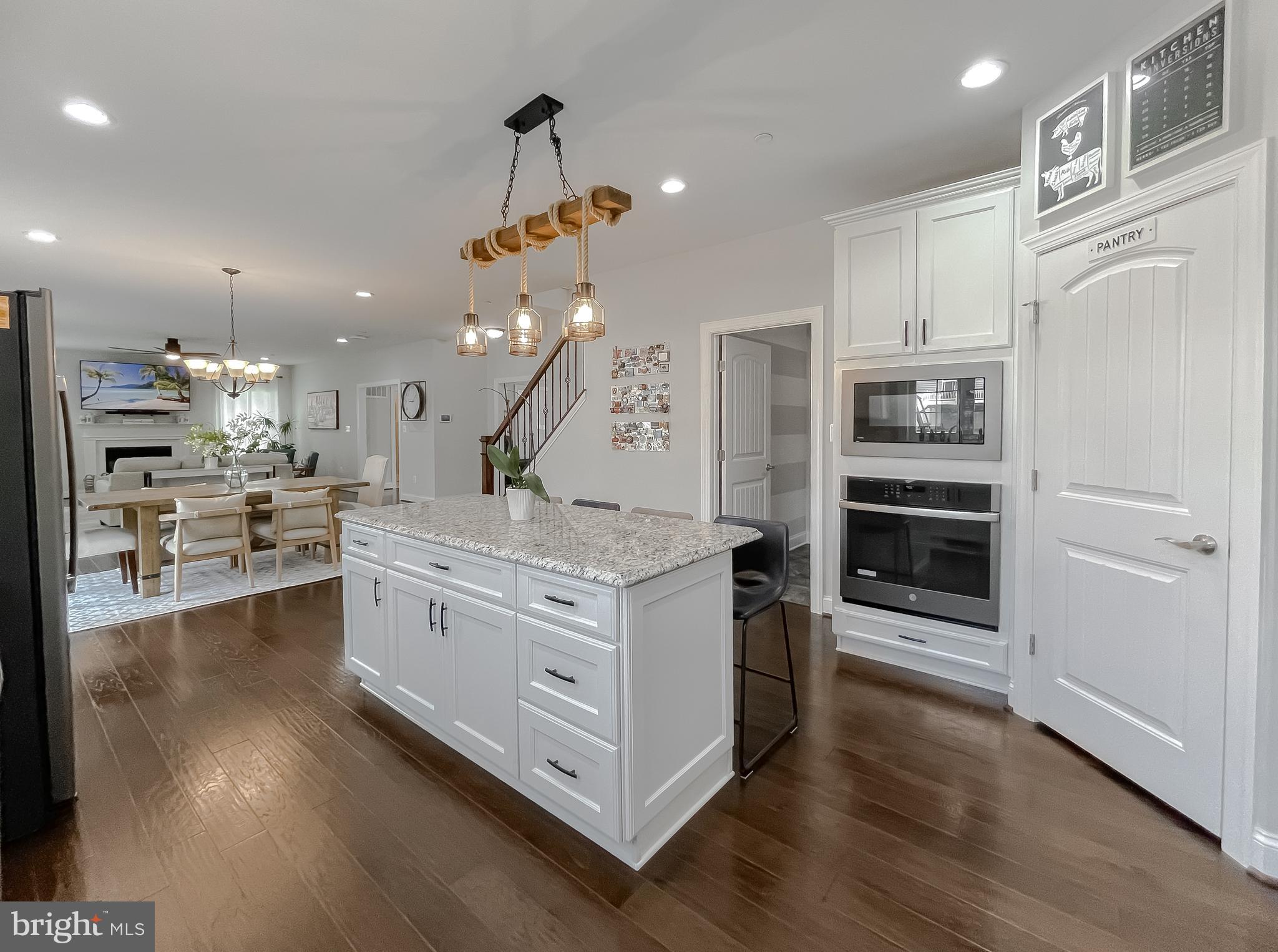 TWIN PONDS - Residential