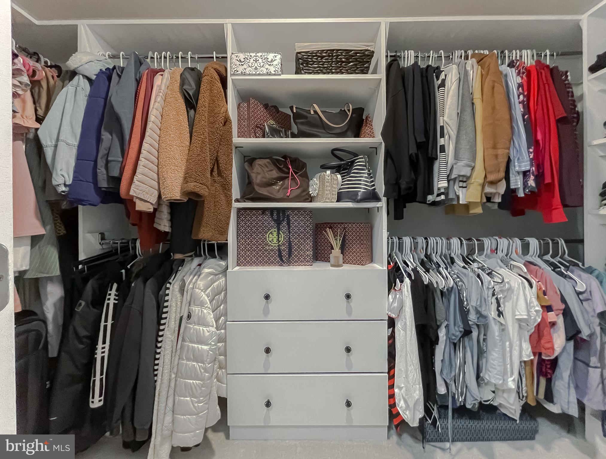 TWIN PONDS - Residential