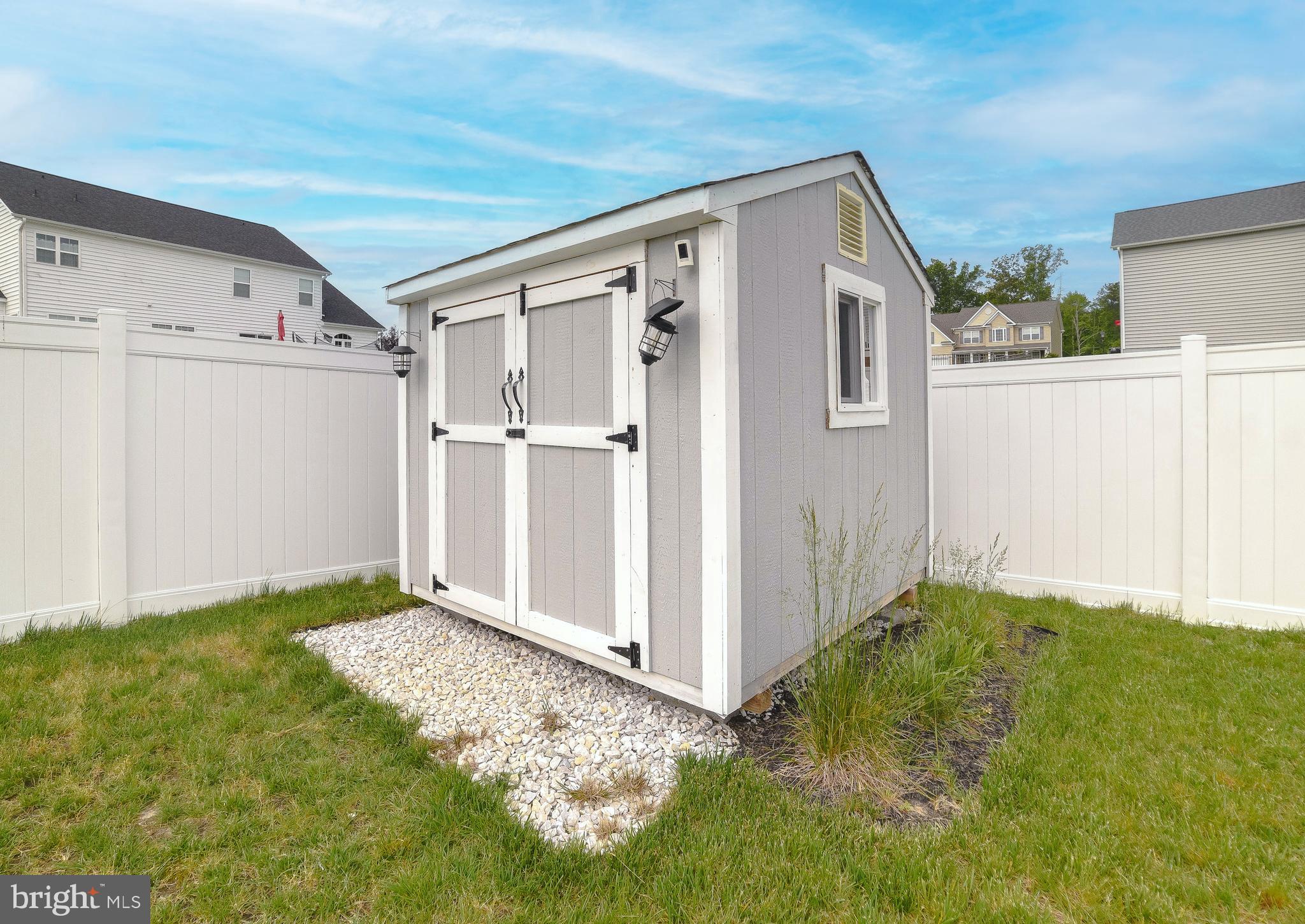 TWIN PONDS - Residential