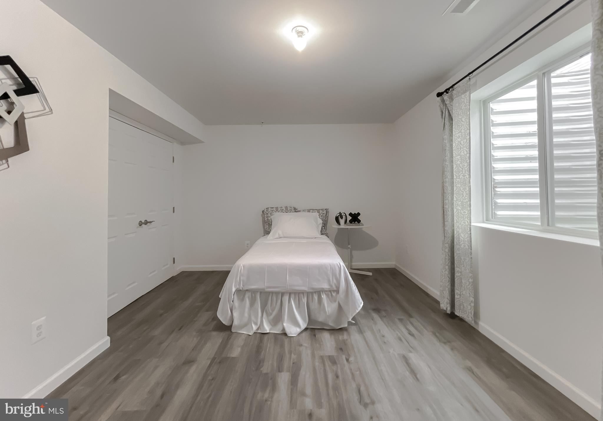 TWIN PONDS - Residential