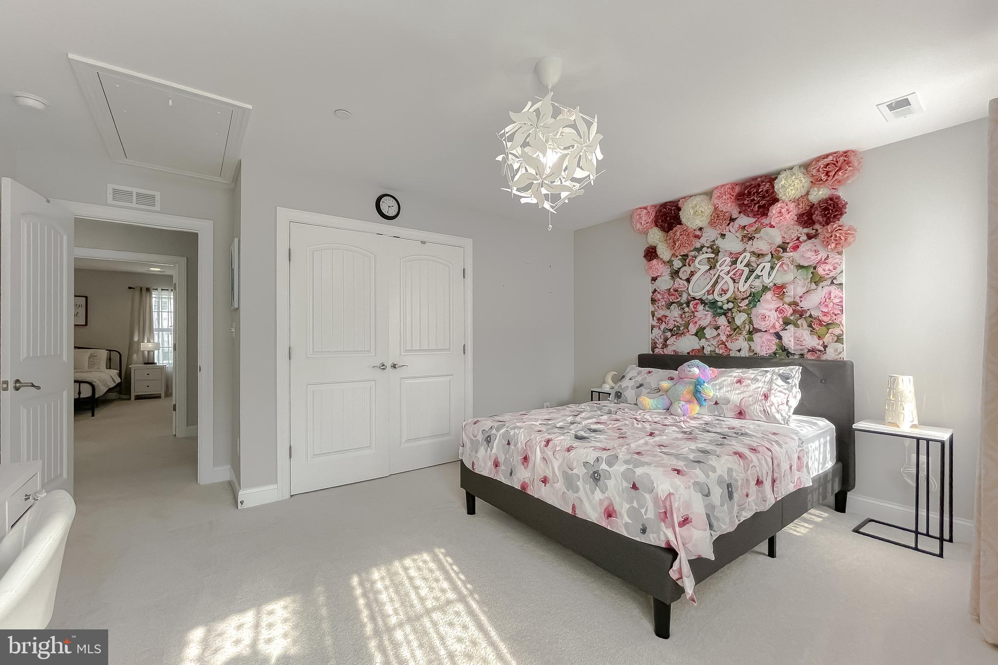 TWIN PONDS - Residential