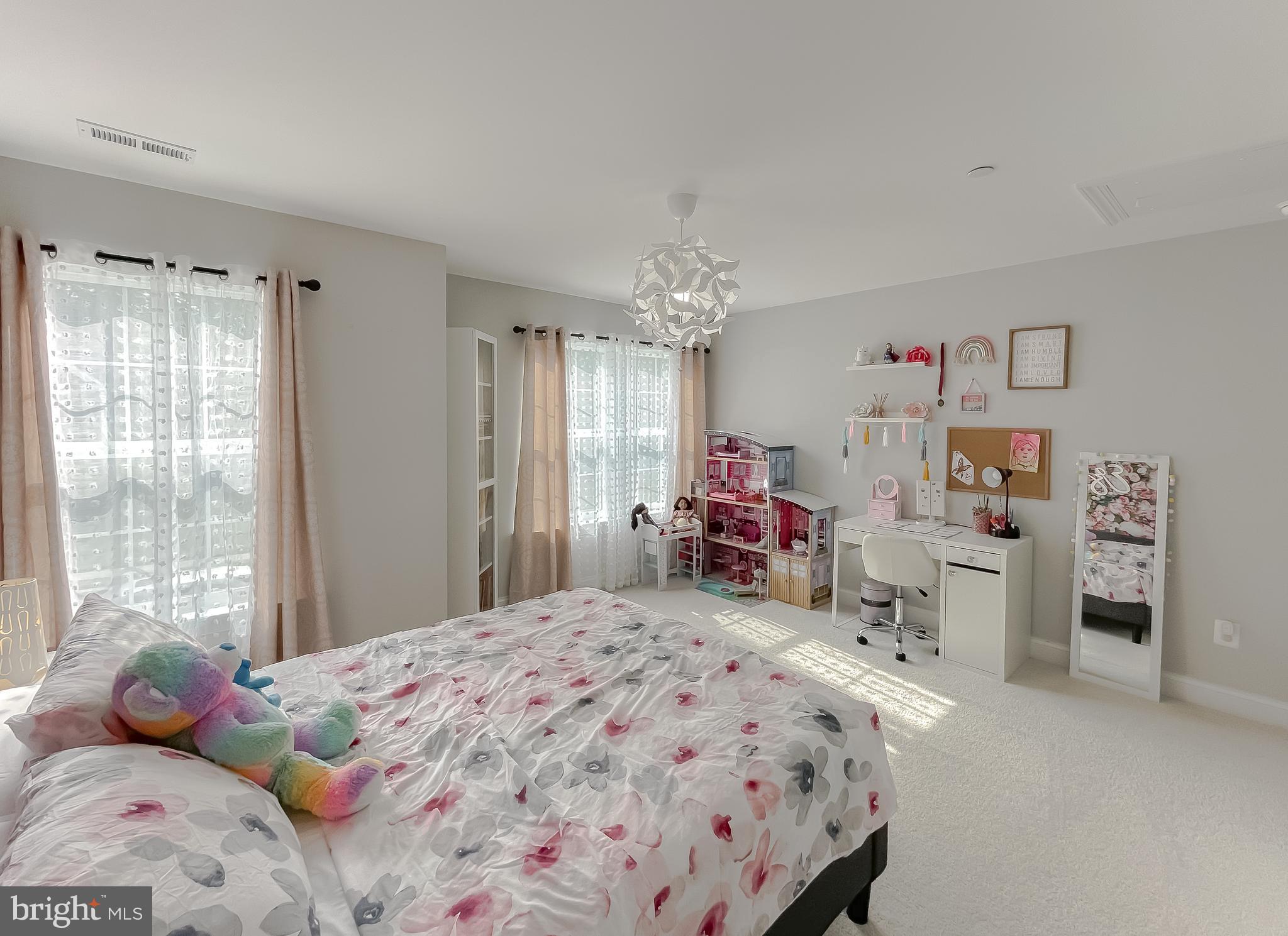 TWIN PONDS - Residential