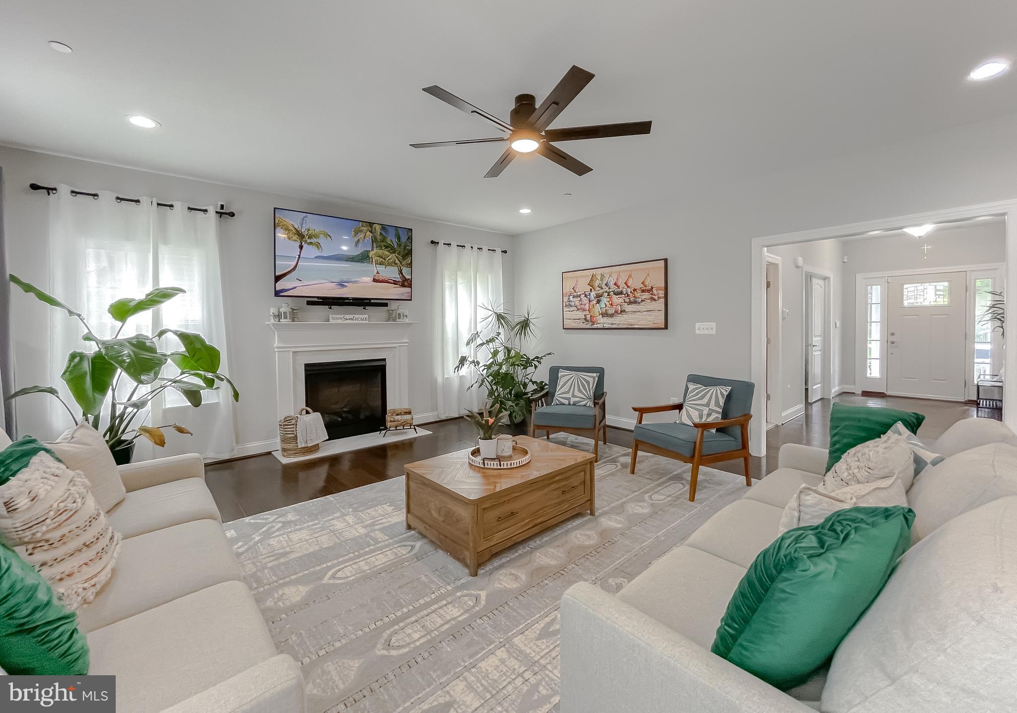 TWIN PONDS - Residential