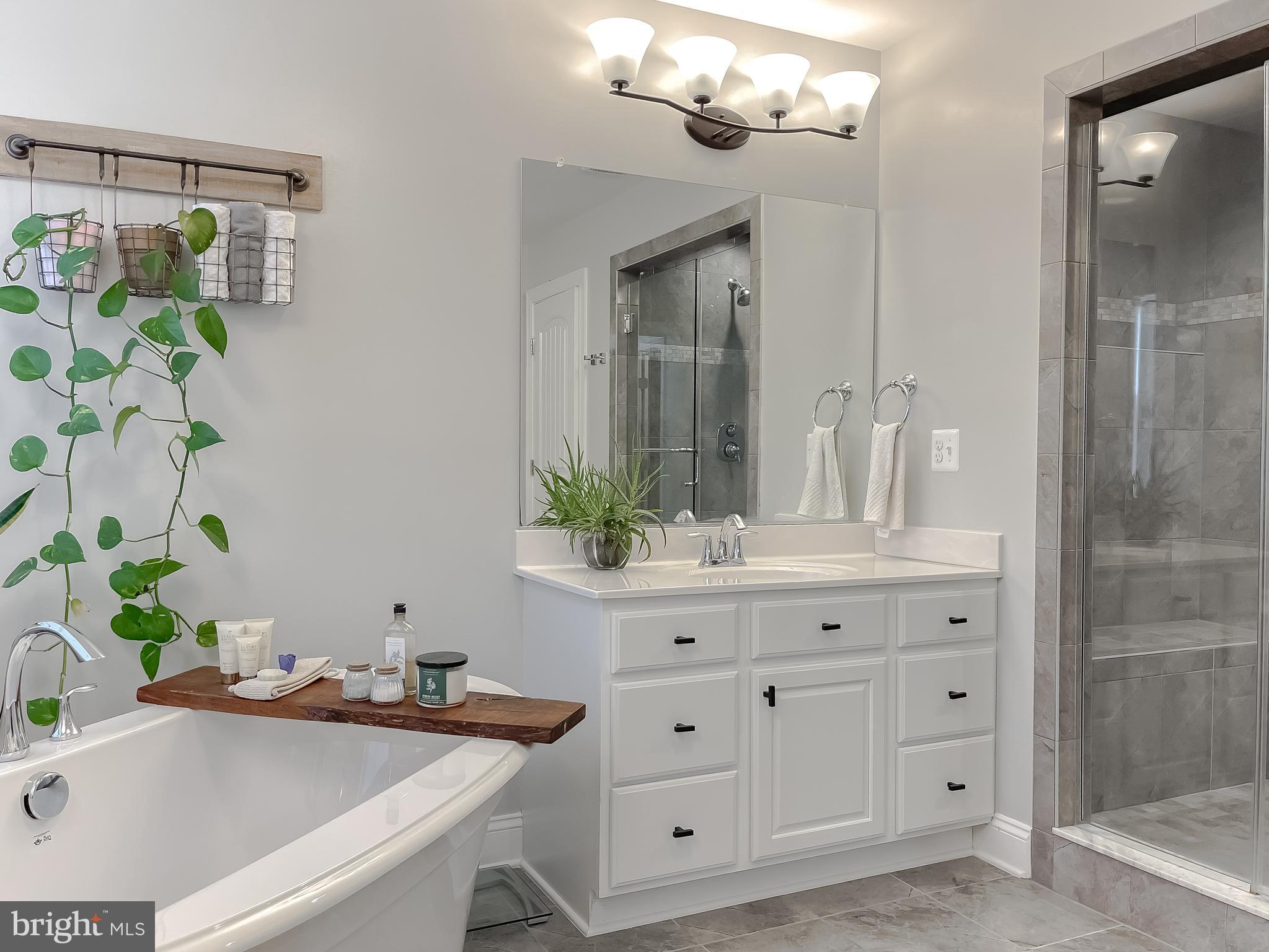 TWIN PONDS - Residential