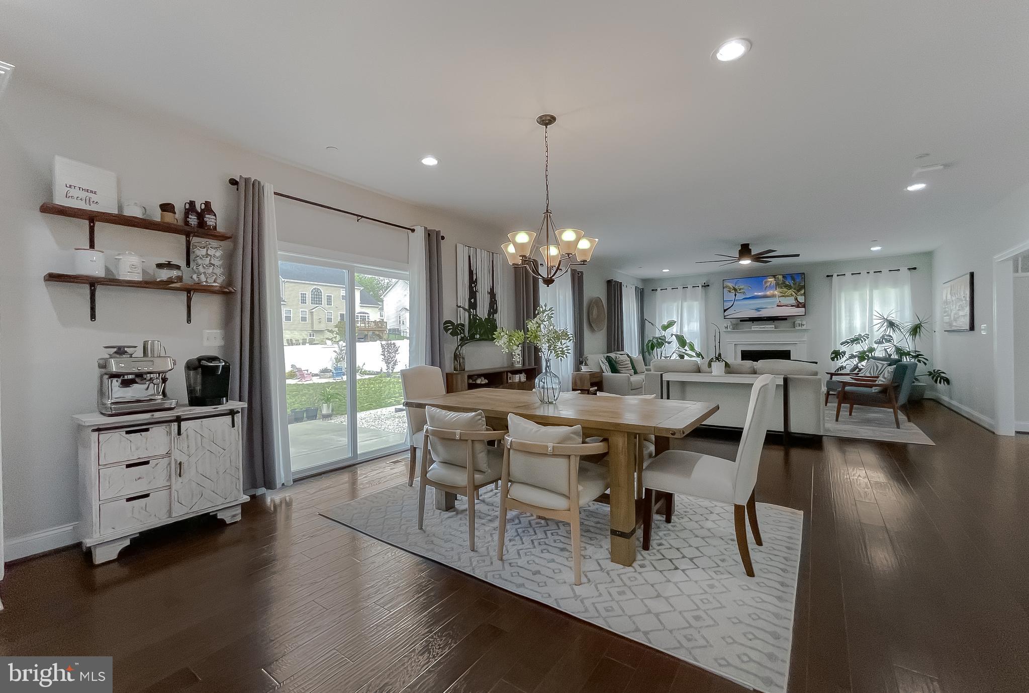 TWIN PONDS - Residential