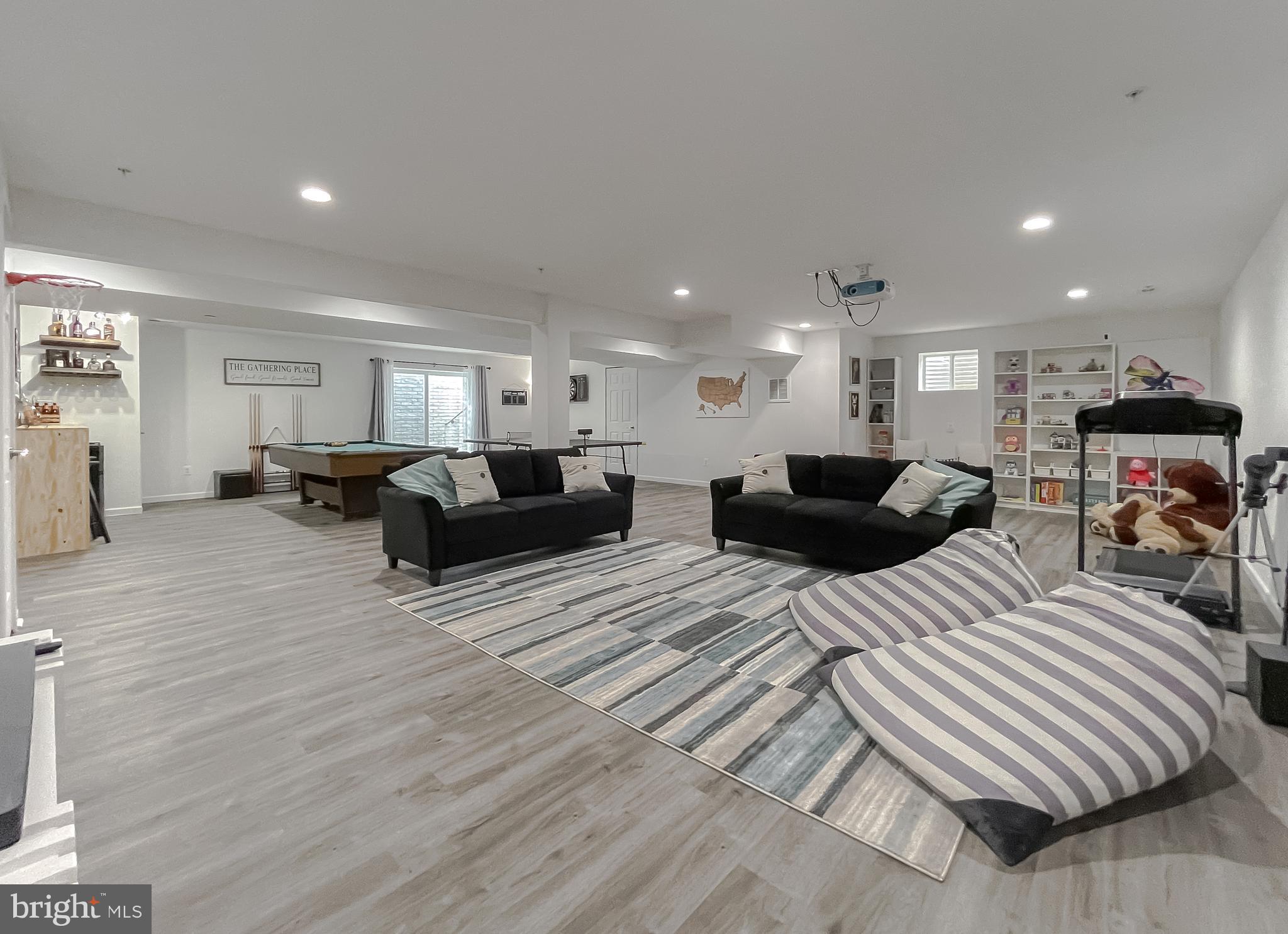 TWIN PONDS - Residential