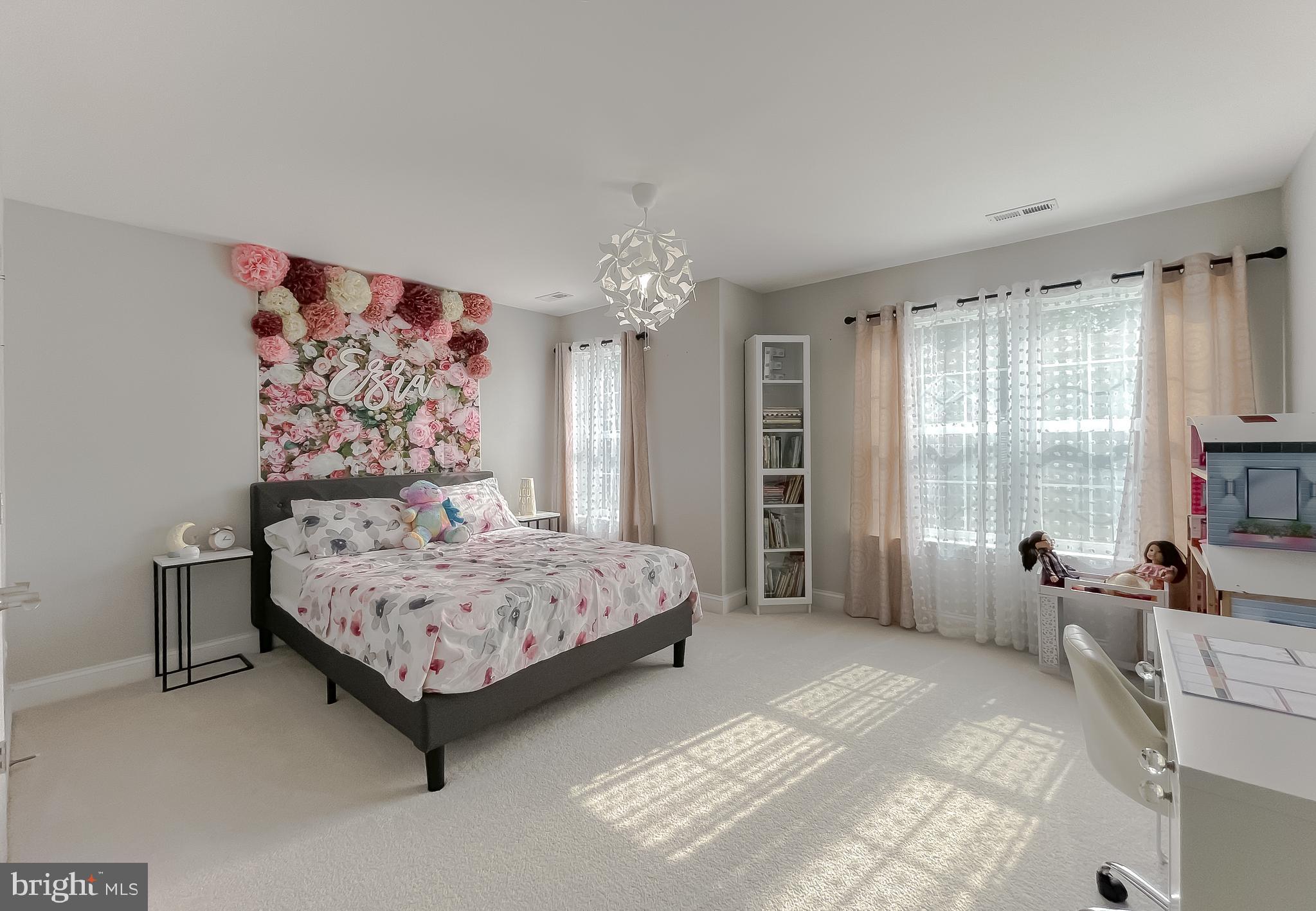 TWIN PONDS - Residential