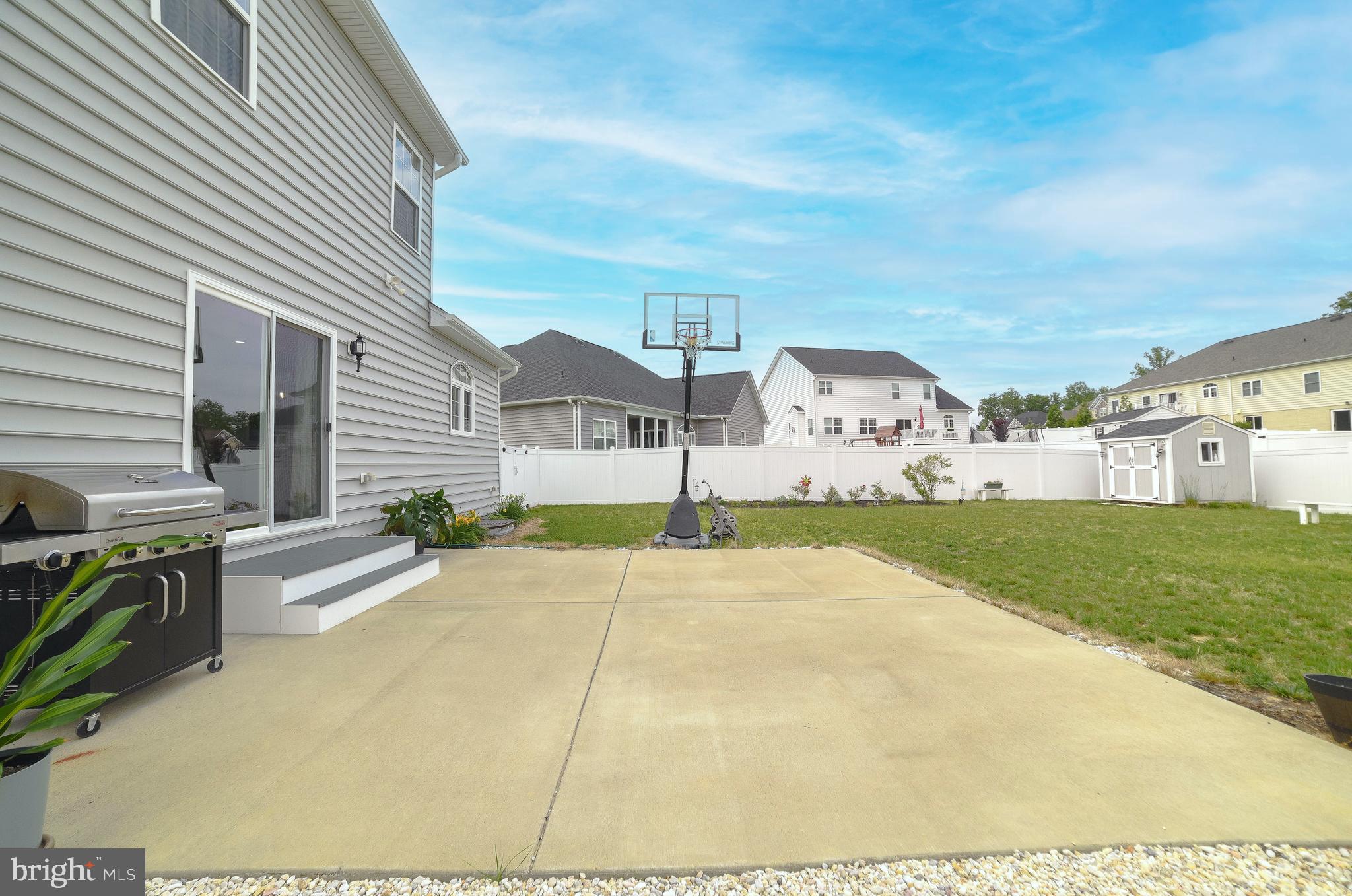 TWIN PONDS - Residential