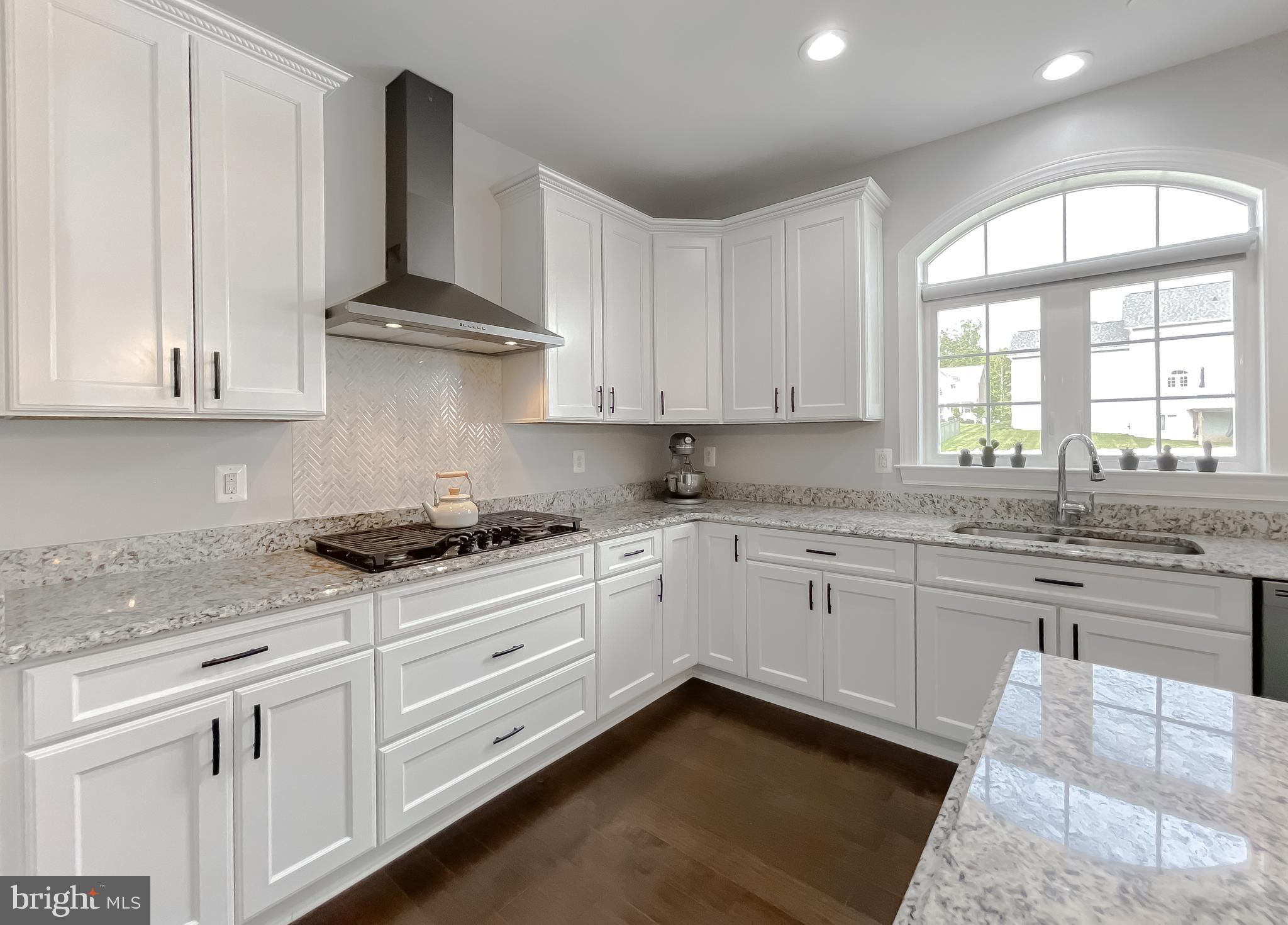 TWIN PONDS - Residential