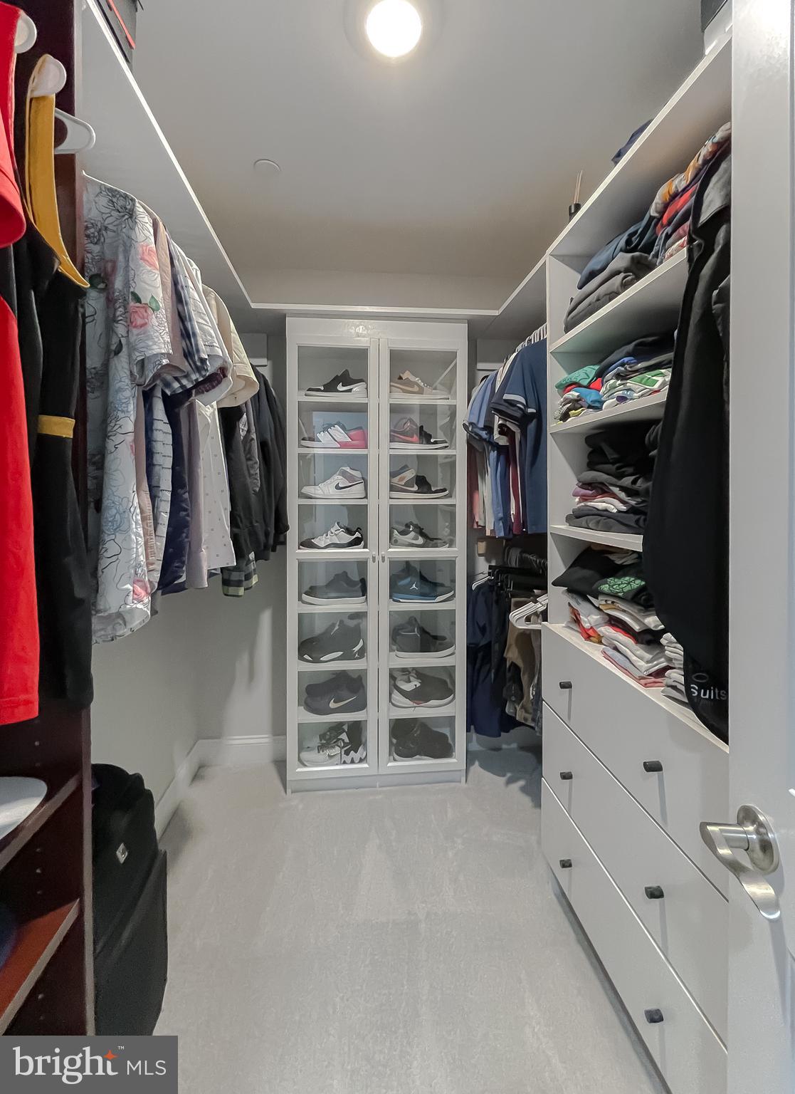 TWIN PONDS - Residential