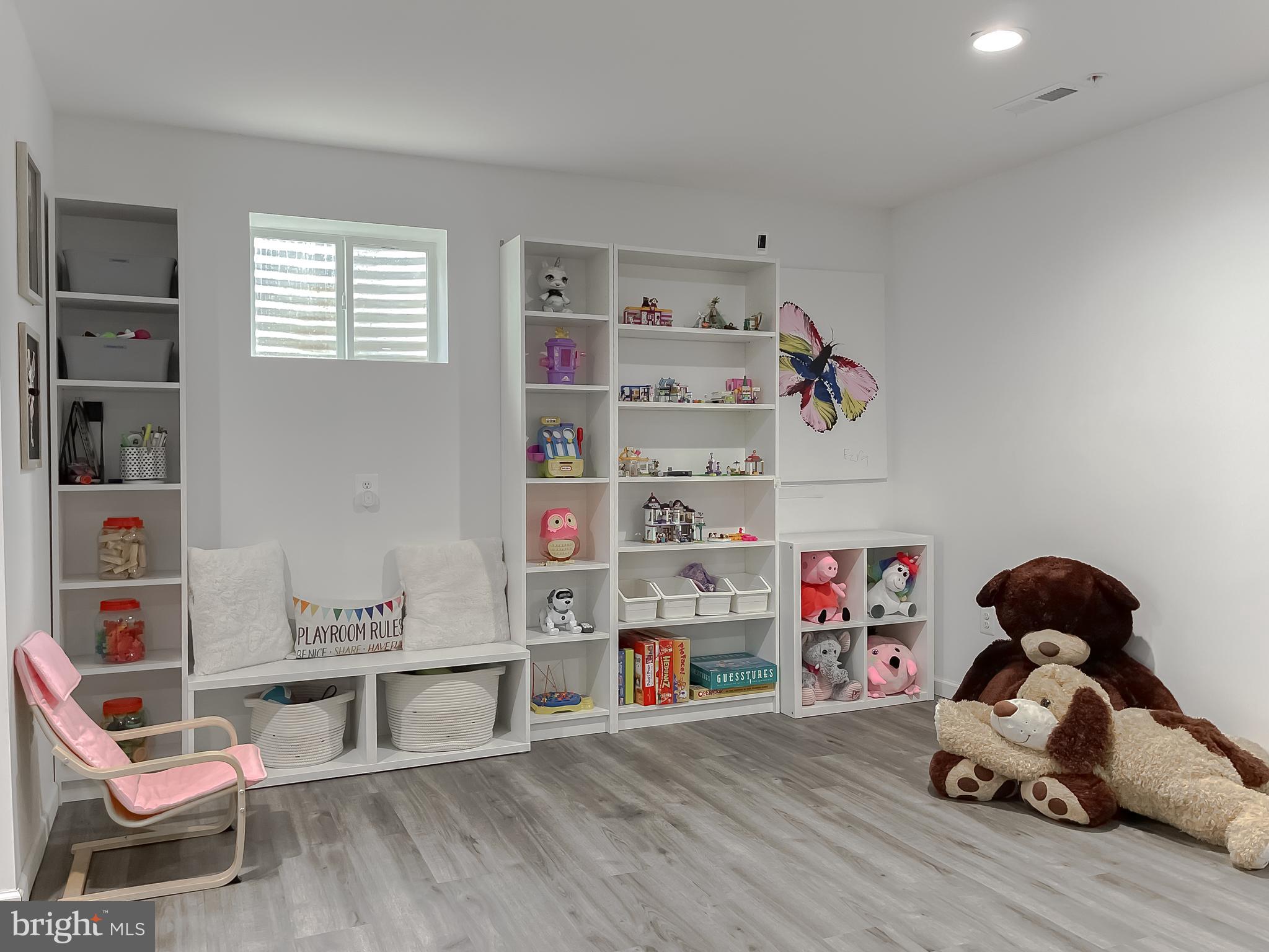 TWIN PONDS - Residential