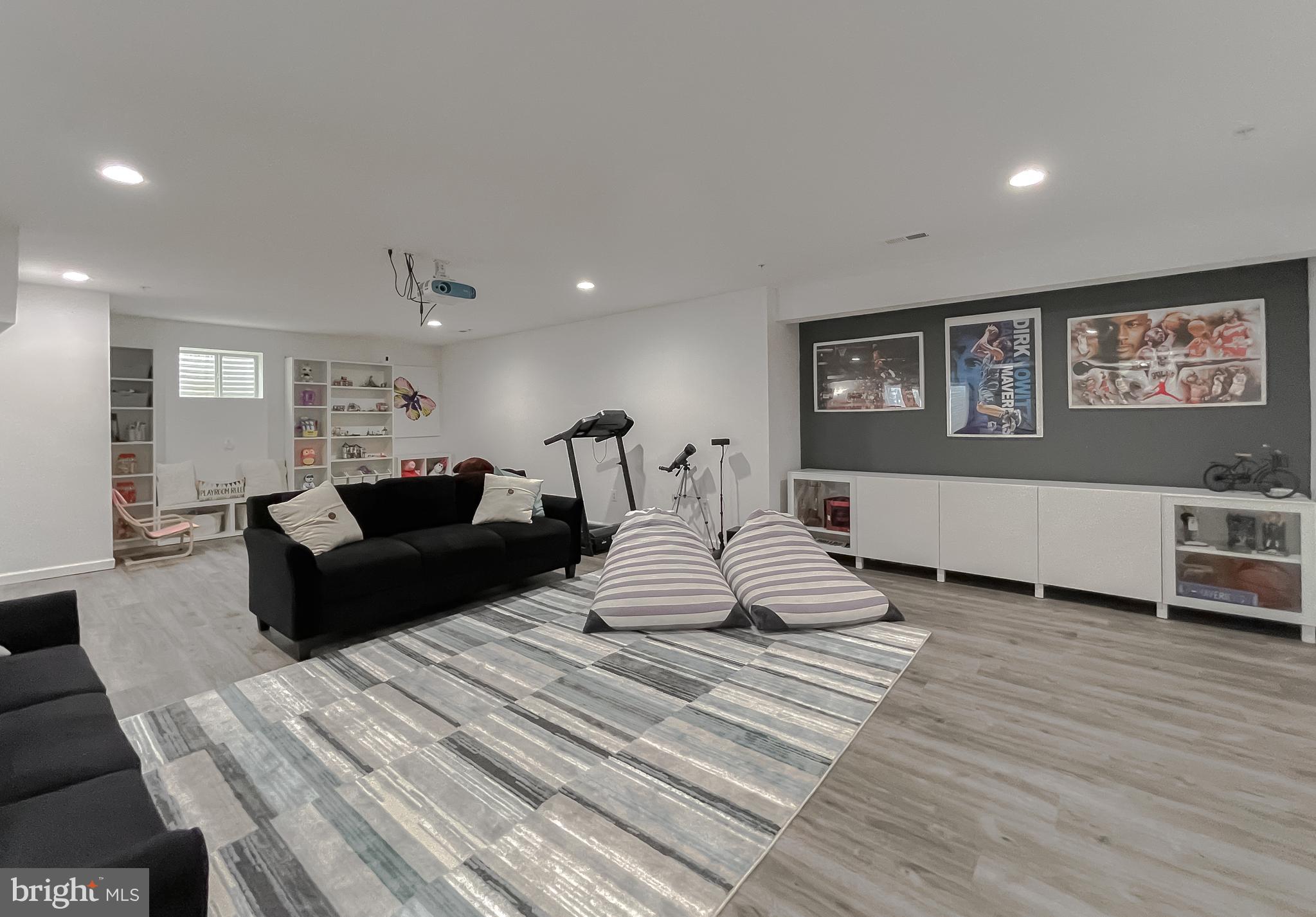 TWIN PONDS - Residential