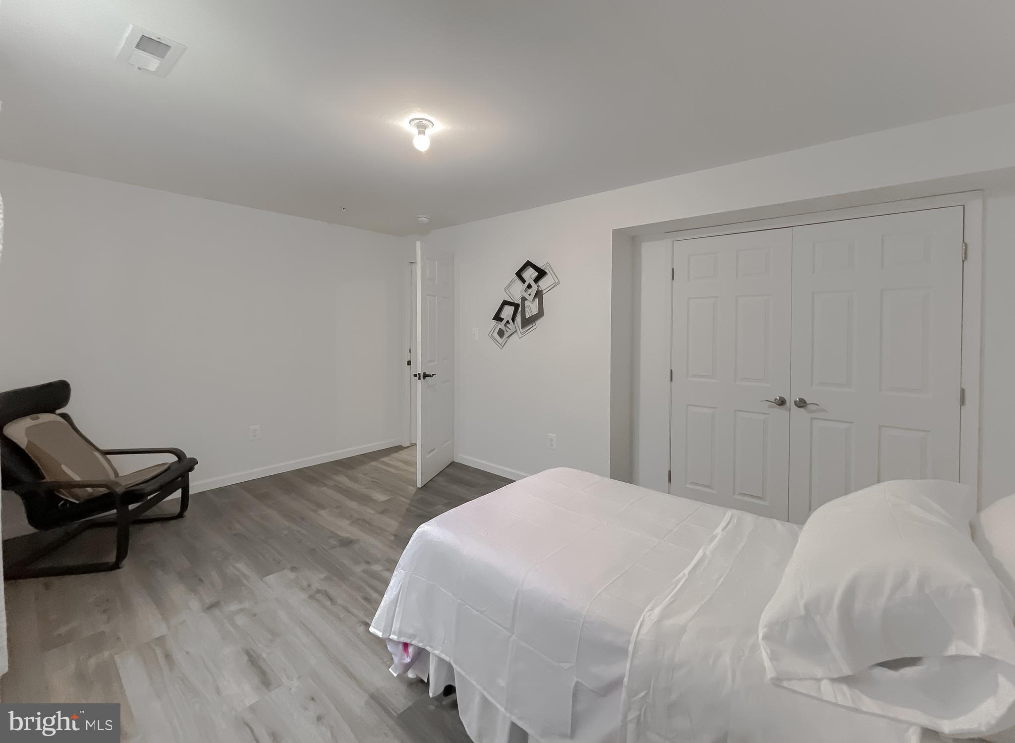 TWIN PONDS - Residential