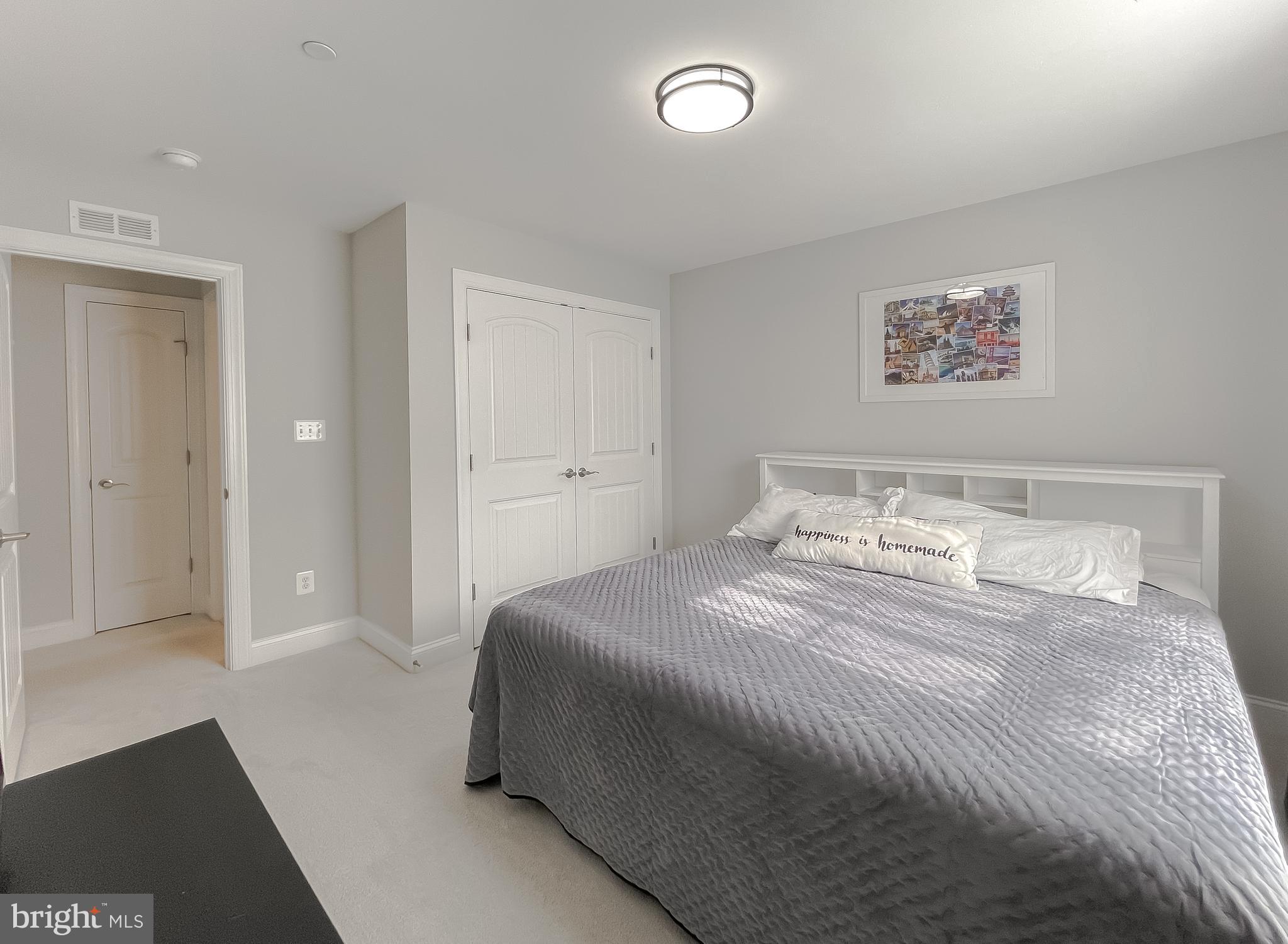 TWIN PONDS - Residential