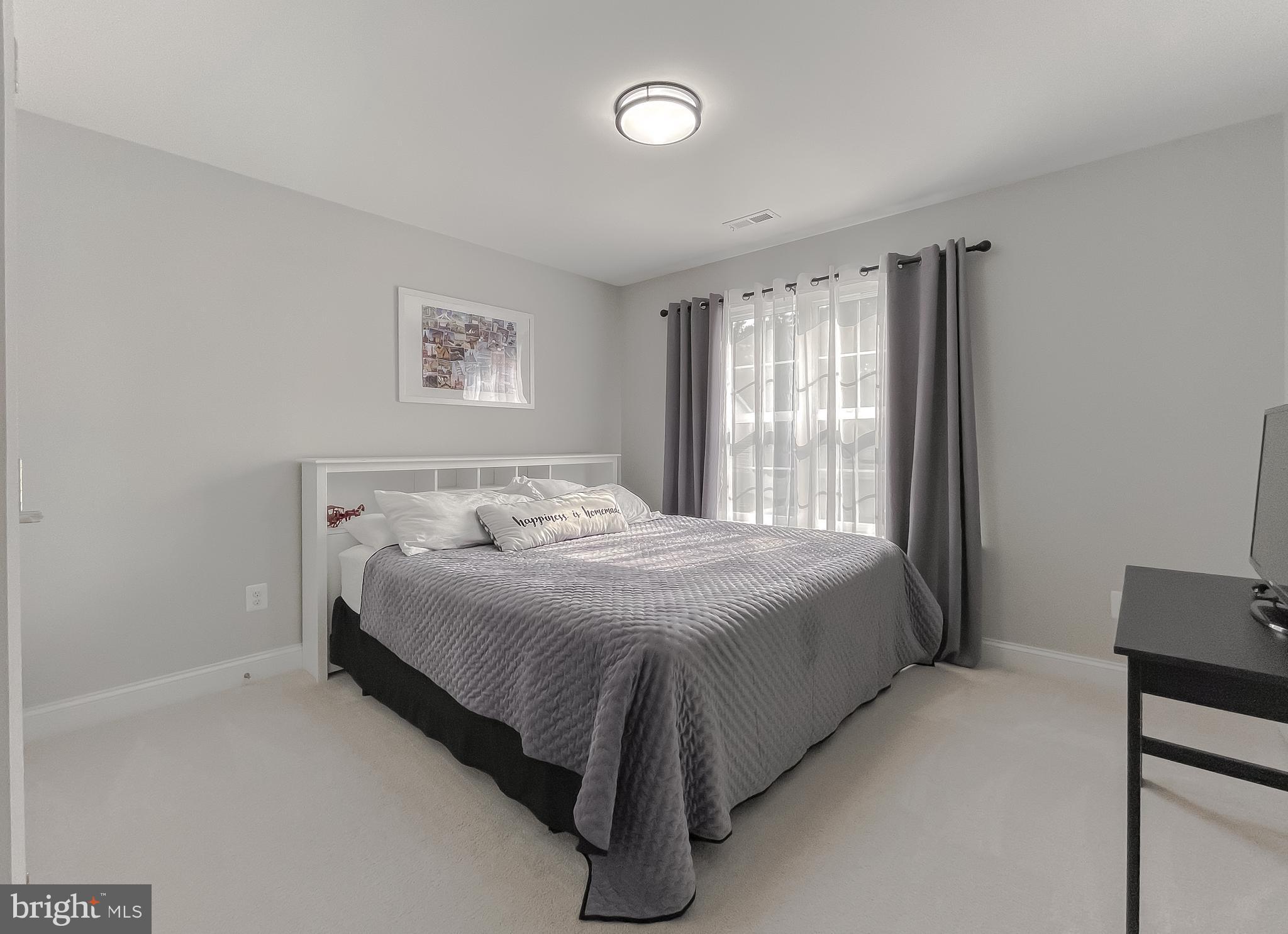 TWIN PONDS - Residential