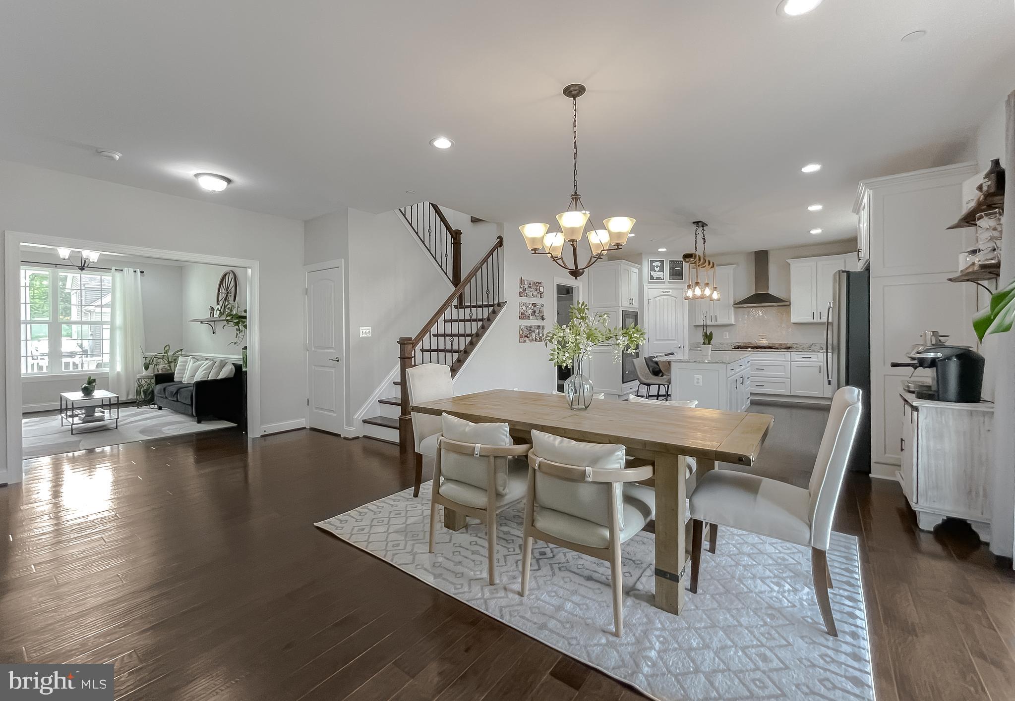 TWIN PONDS - Residential