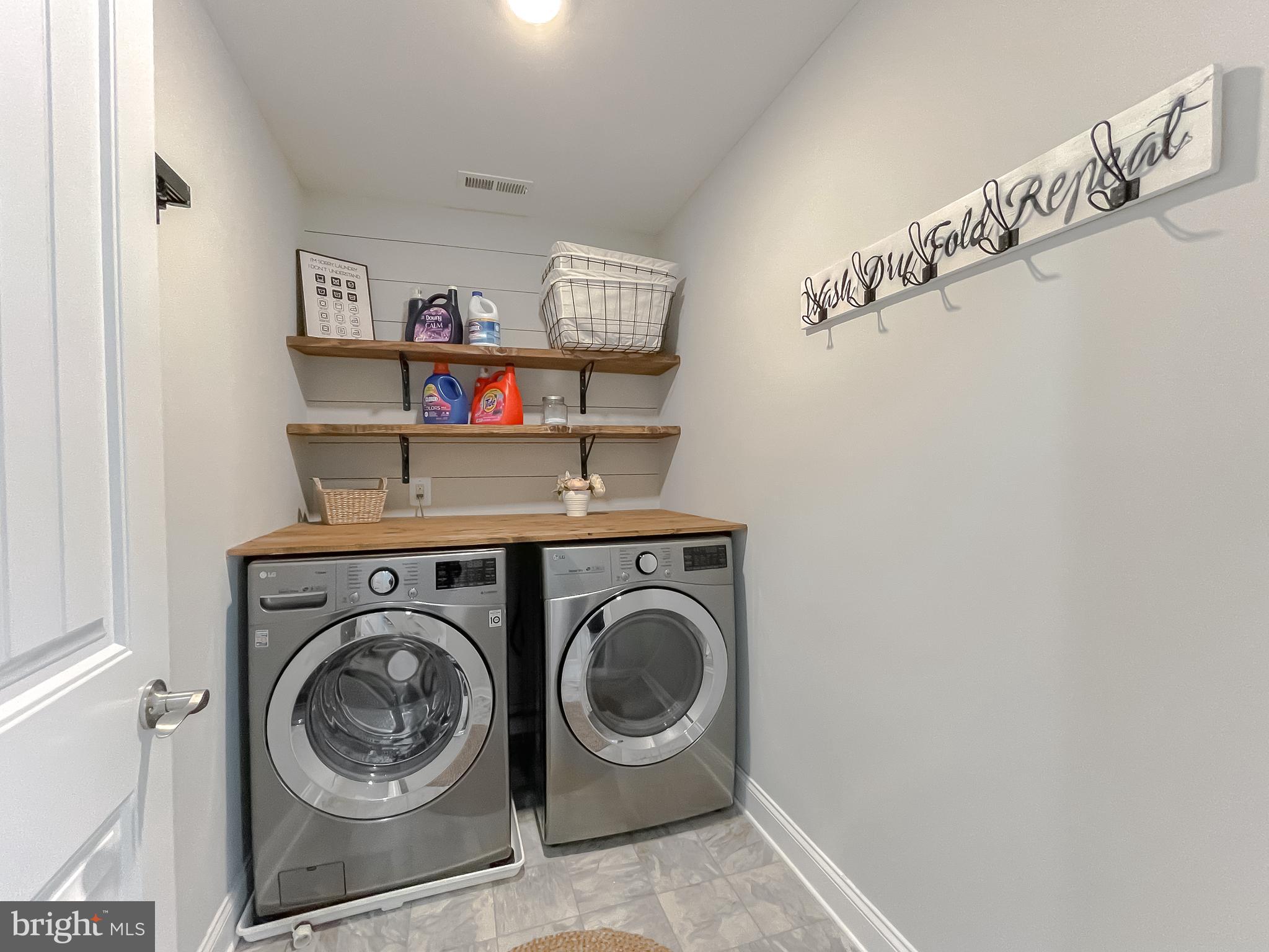 TWIN PONDS - Residential