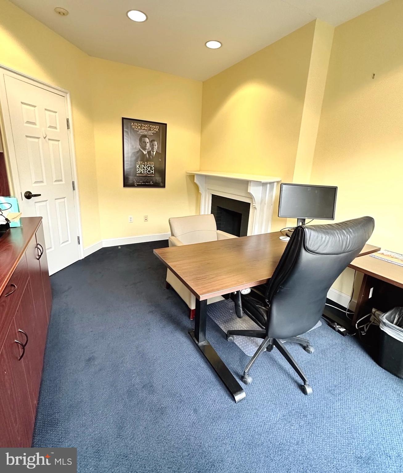 DUPONT - Commercial Sale