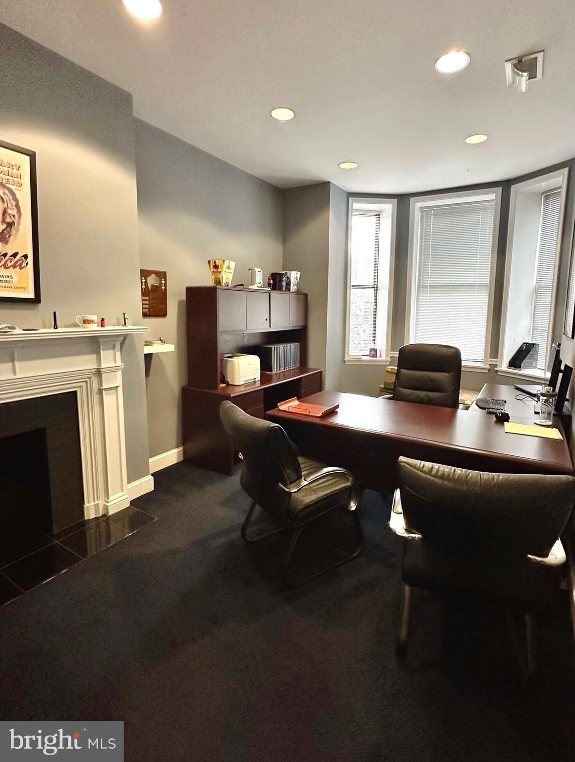 DUPONT - Commercial Sale