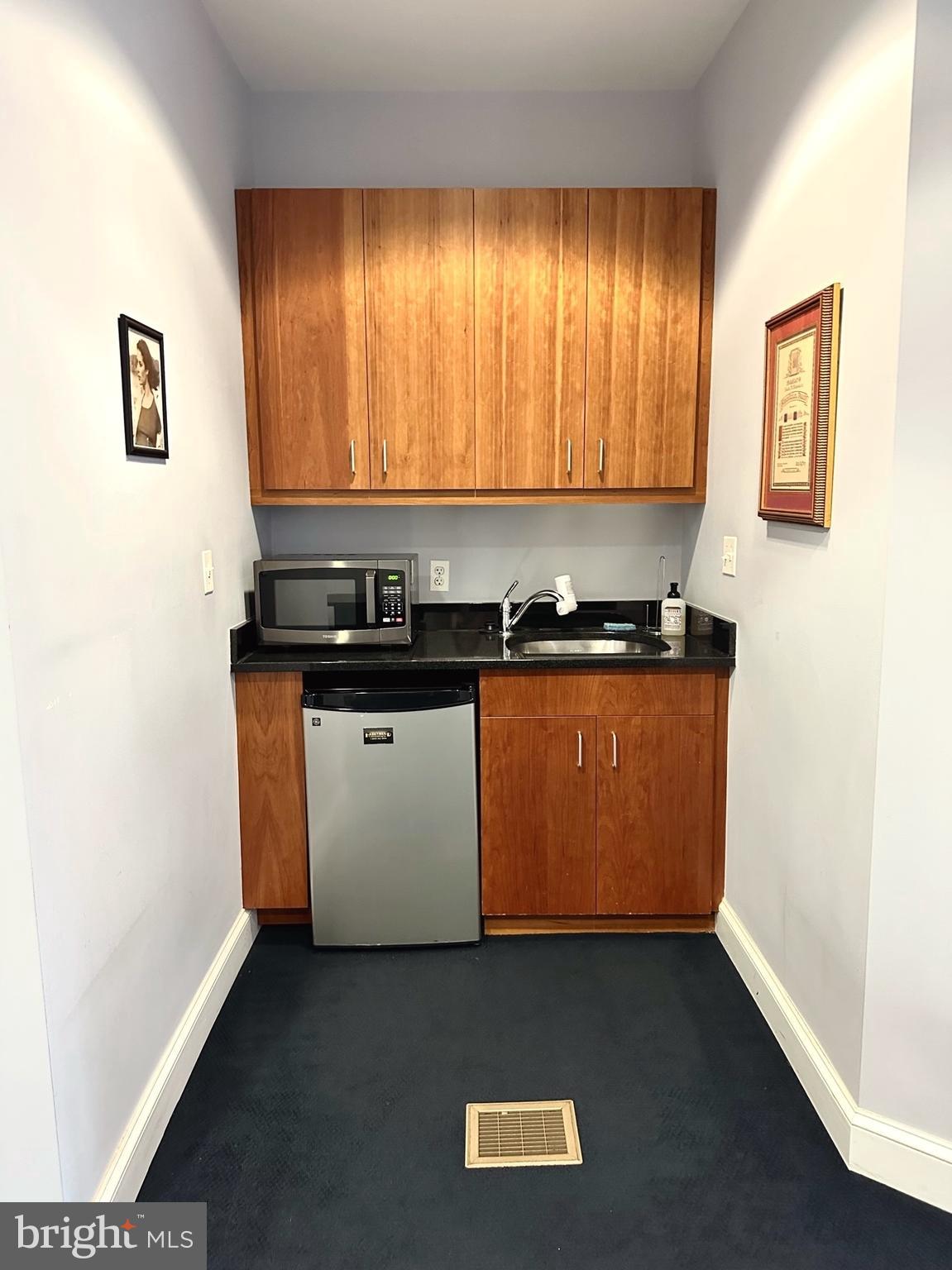 DUPONT - Commercial Sale