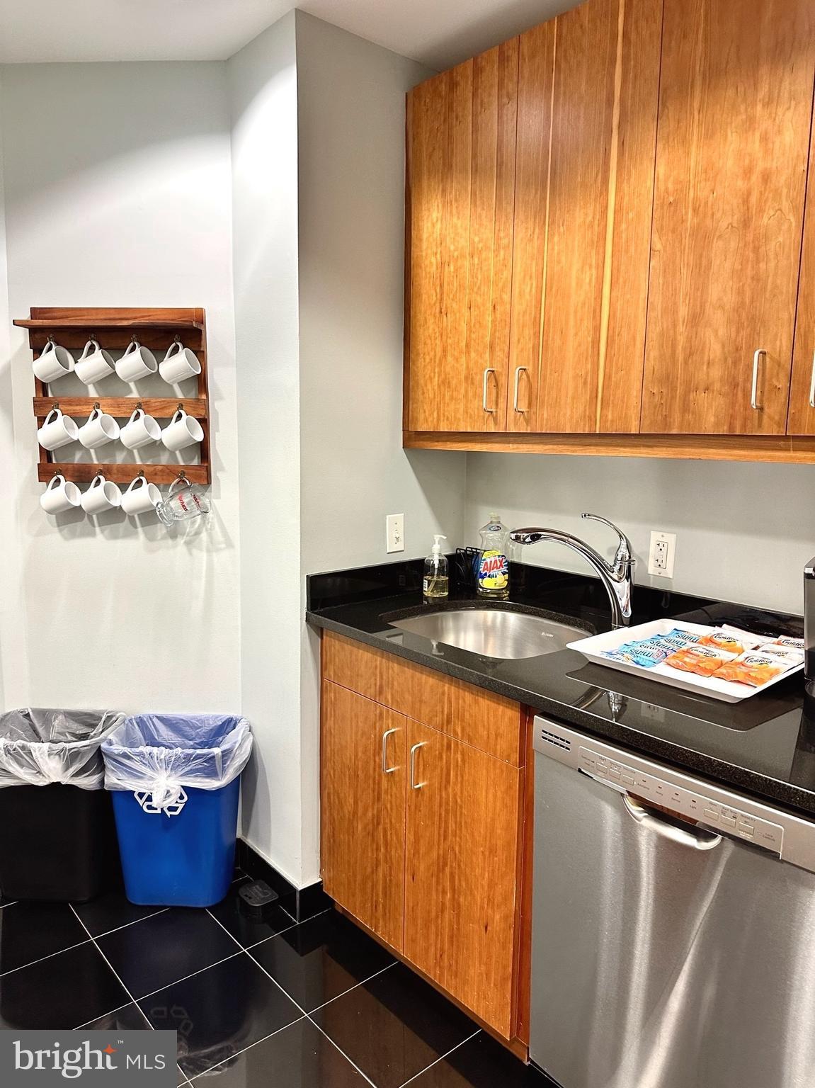 DUPONT - Commercial Sale