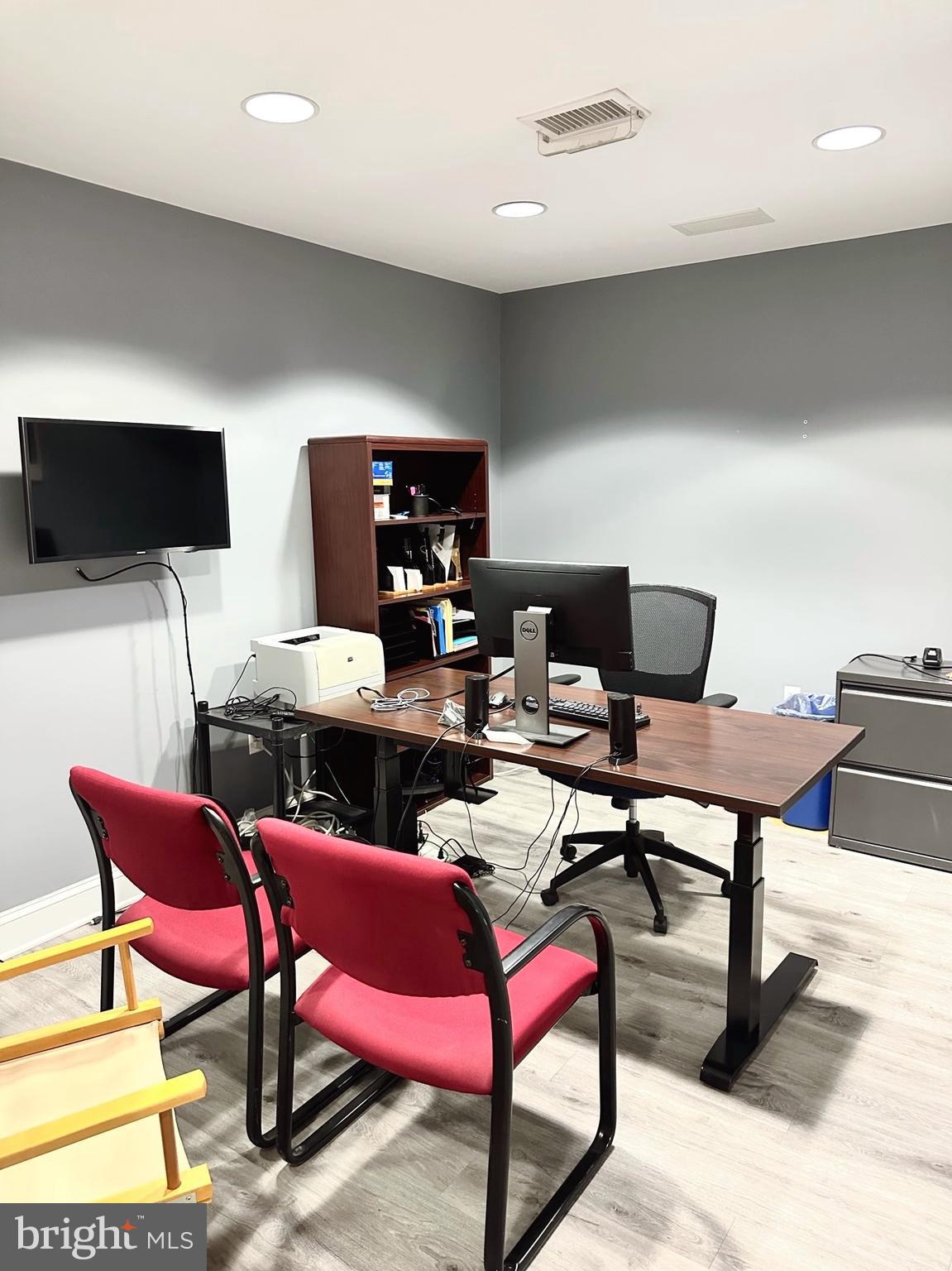 DUPONT - Commercial Sale