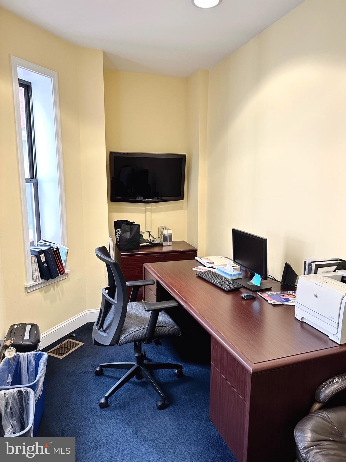 DUPONT - Commercial Sale