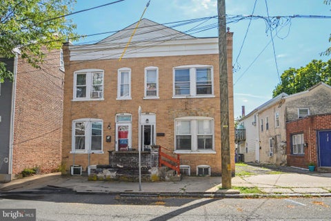 Townhouse For Sale - 552 King Street<br/> POTTSTOWN, PA 19464