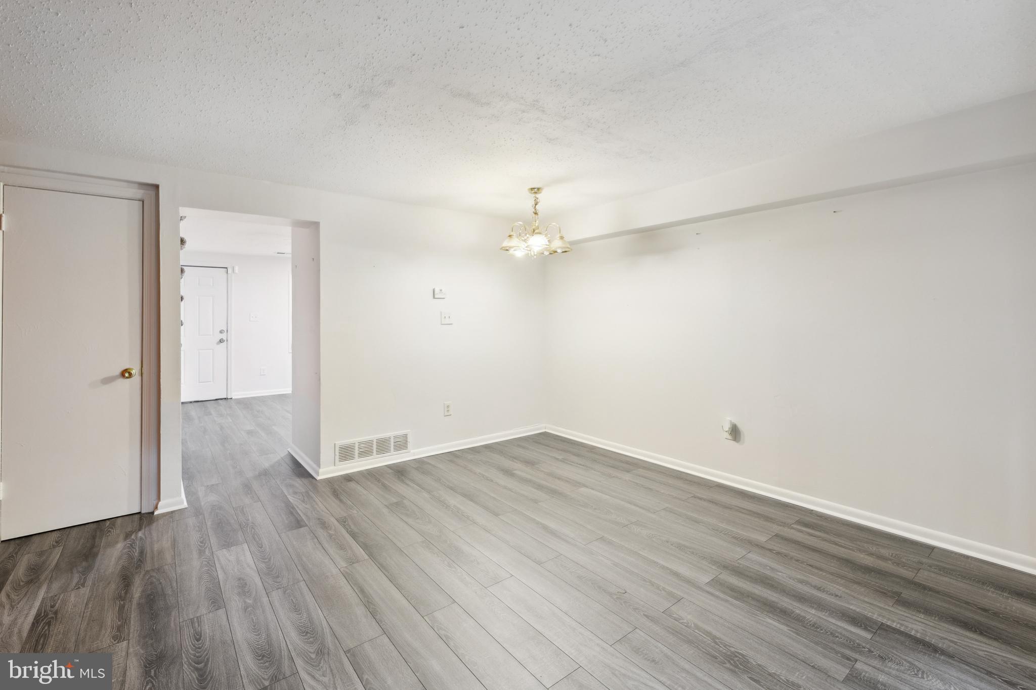 WINDMILL SQUARE - Residential