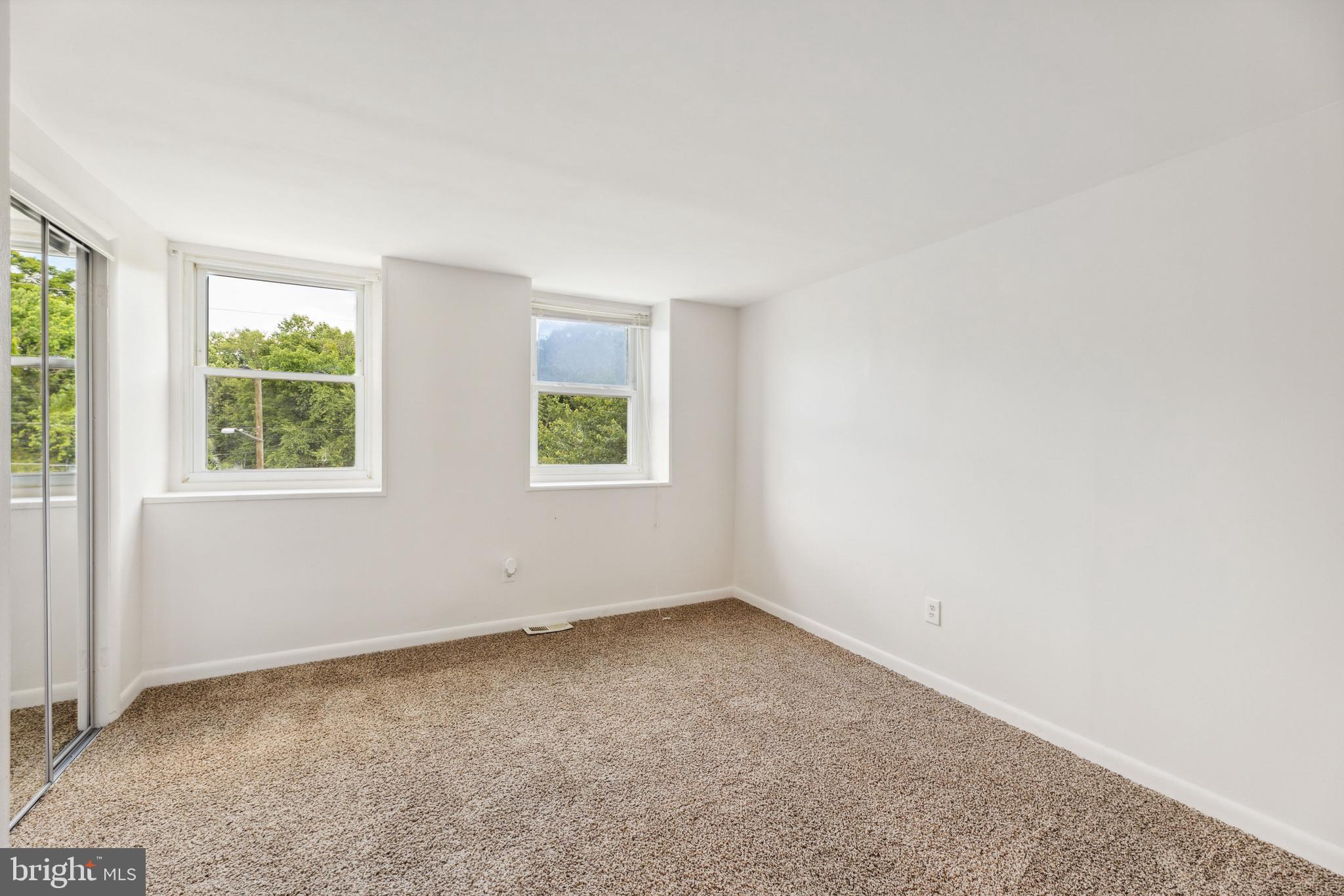 WINDMILL SQUARE - Residential