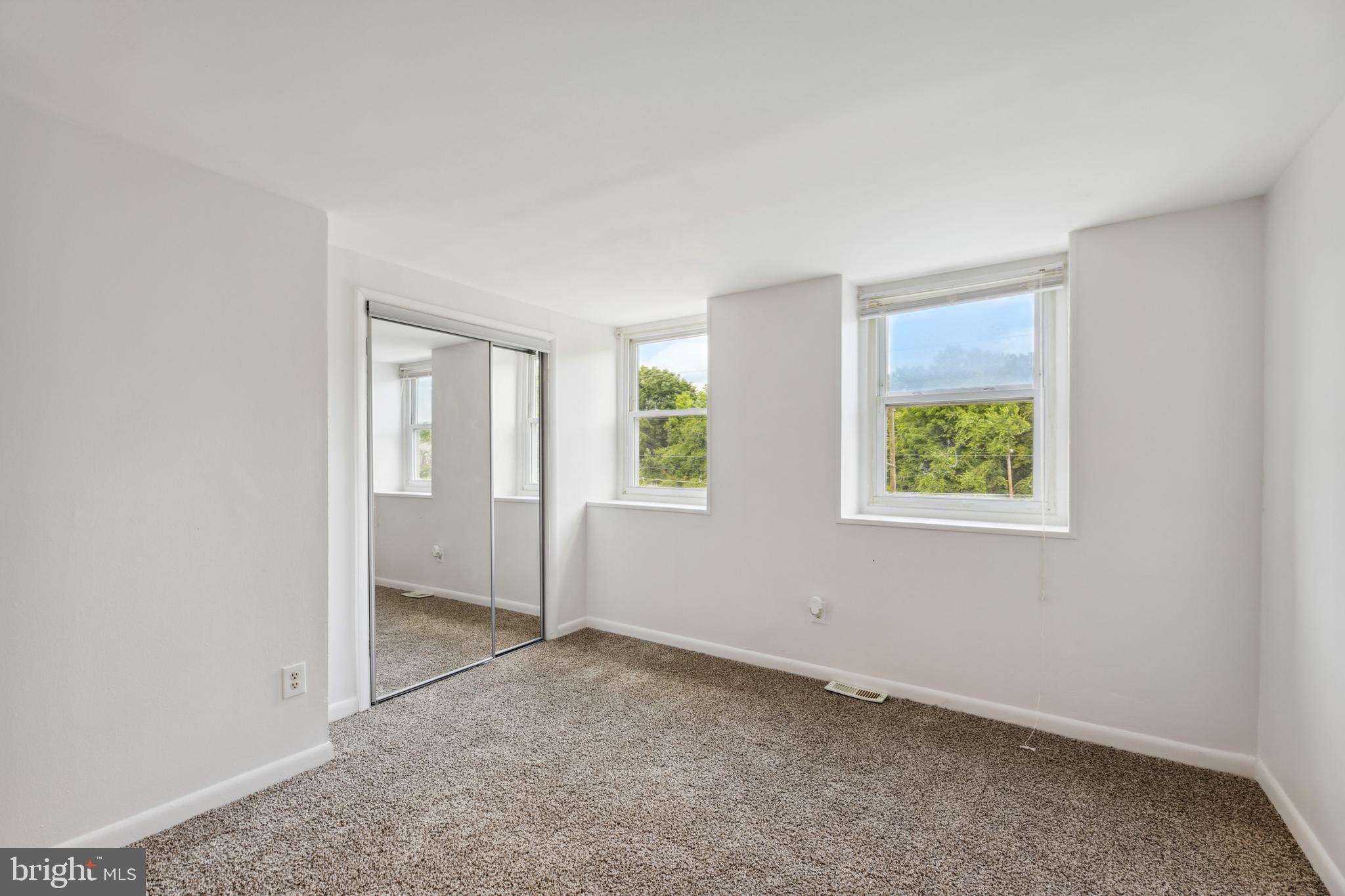 WINDMILL SQUARE - Residential