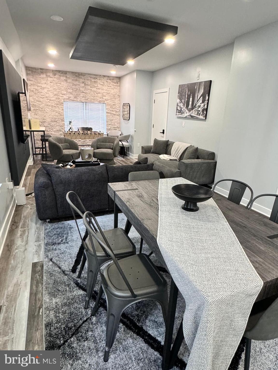 DICKINSON NARROWS - Residential Lease