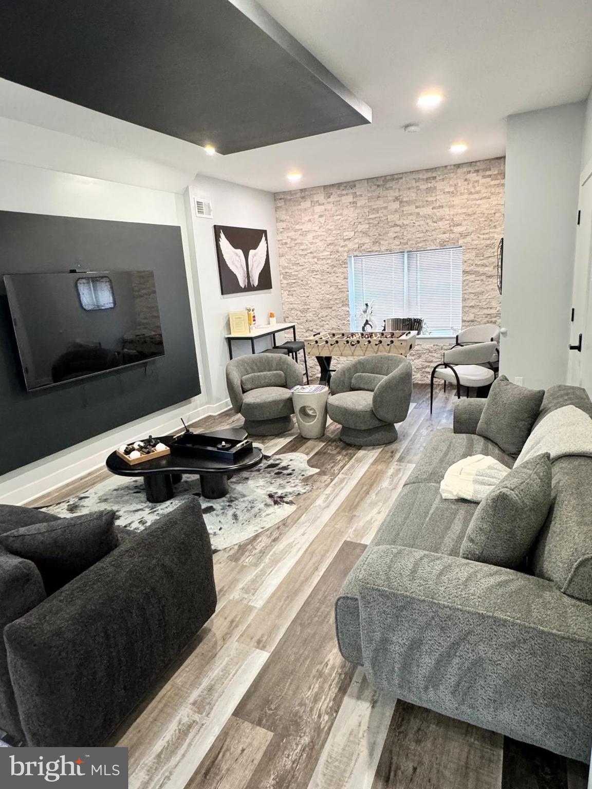 DICKINSON NARROWS - Residential Lease