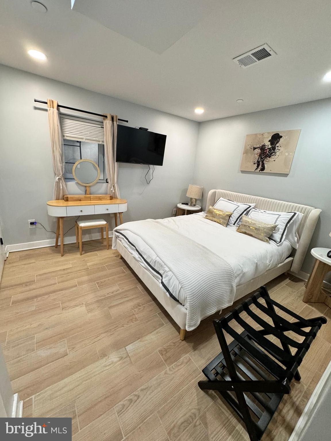 DICKINSON NARROWS - Residential Lease