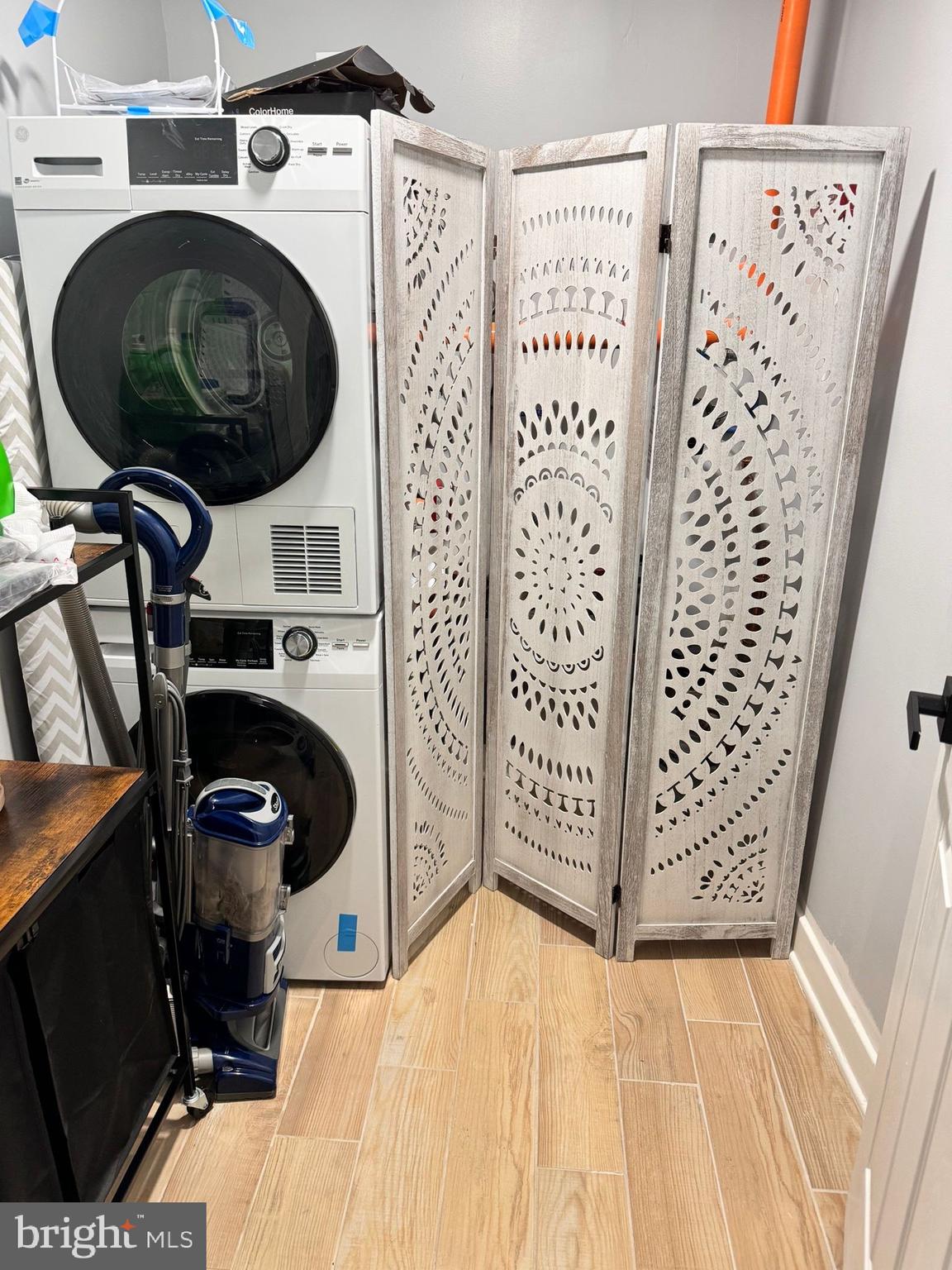 DICKINSON NARROWS - Residential Lease