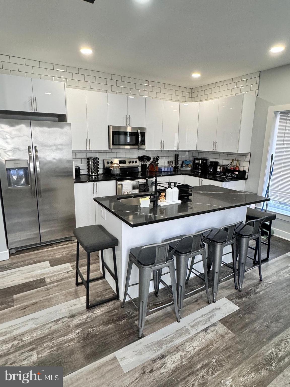 DICKINSON NARROWS - Residential Lease