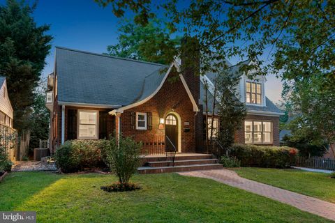 5001 14TH STREET N ARLINGTON VA 22205