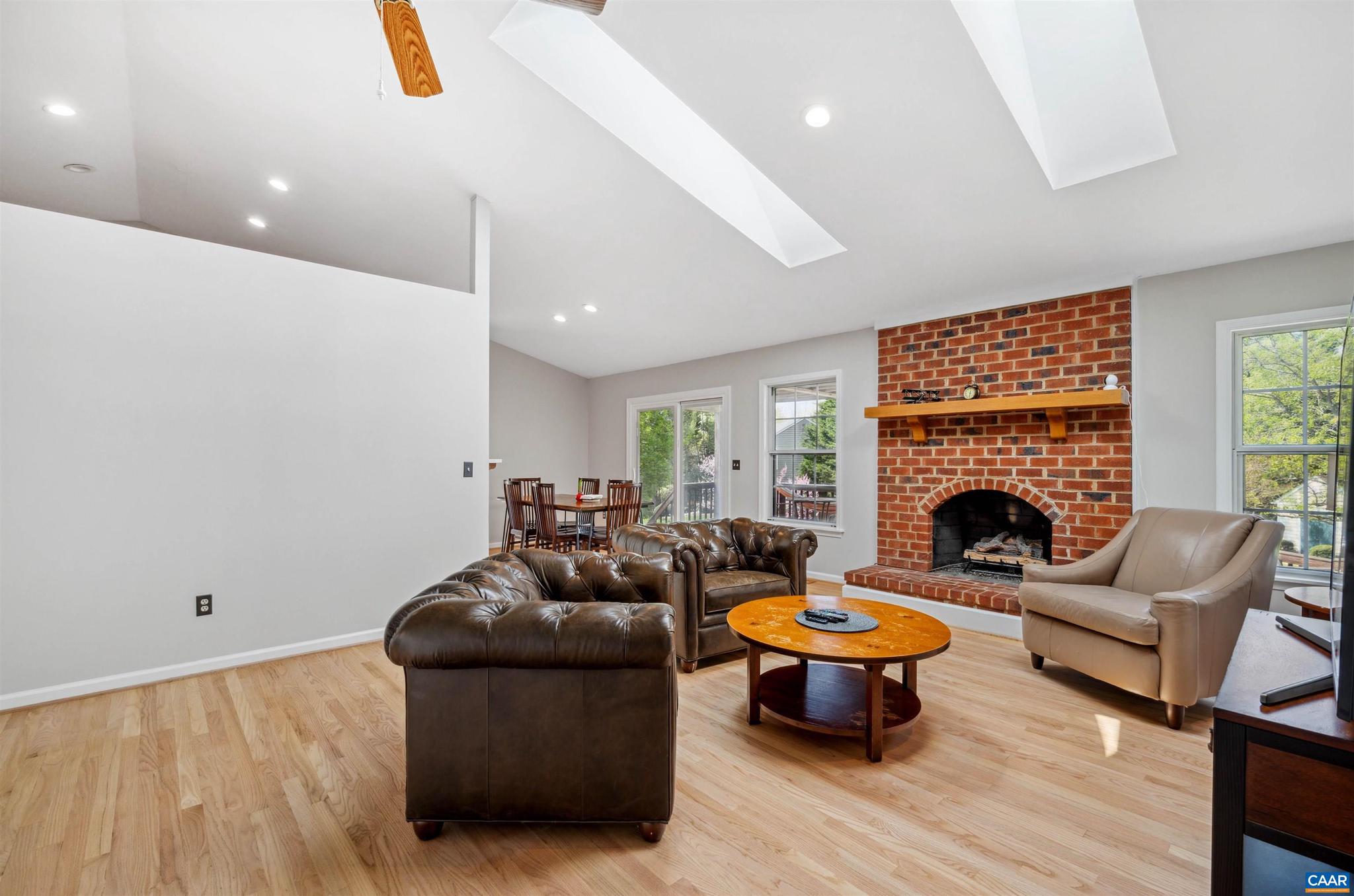 3340 MEADOWFIELD LN