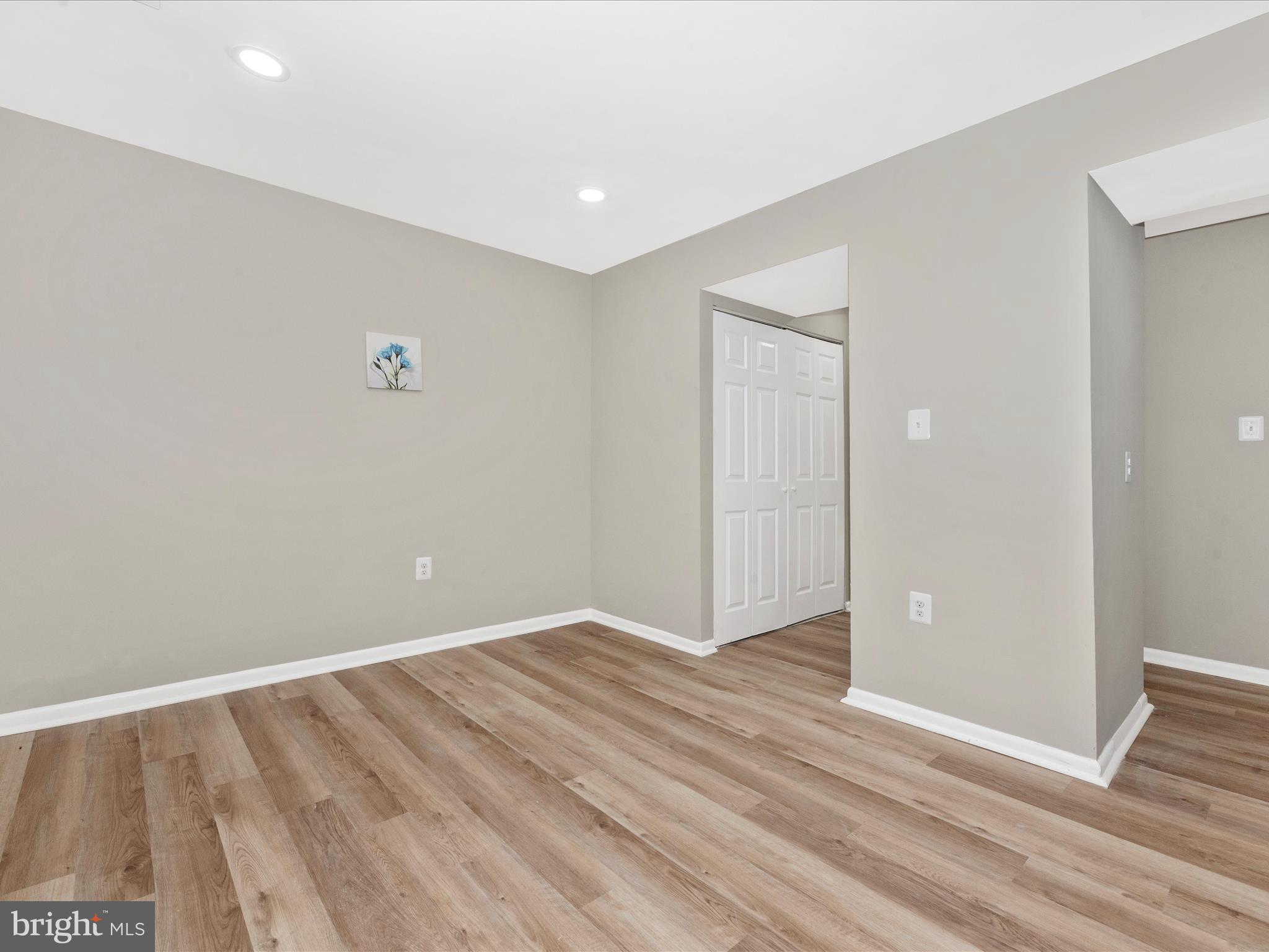 APPLEWALK CONDO - Residential