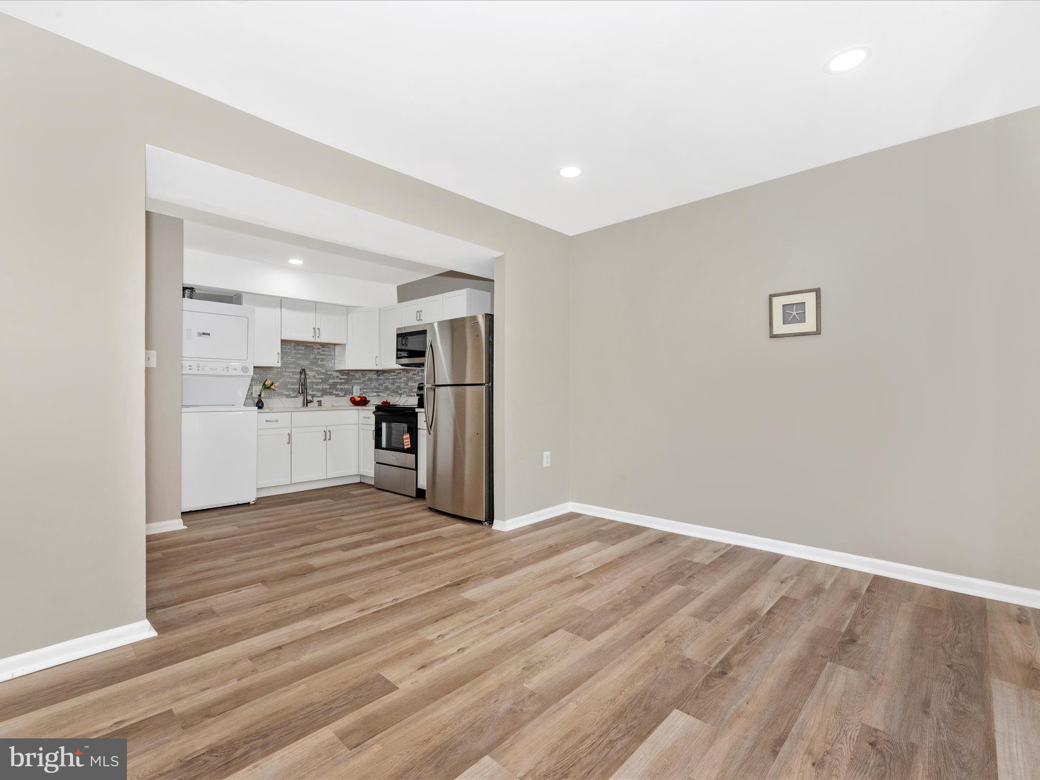 APPLEWALK CONDO - Residential