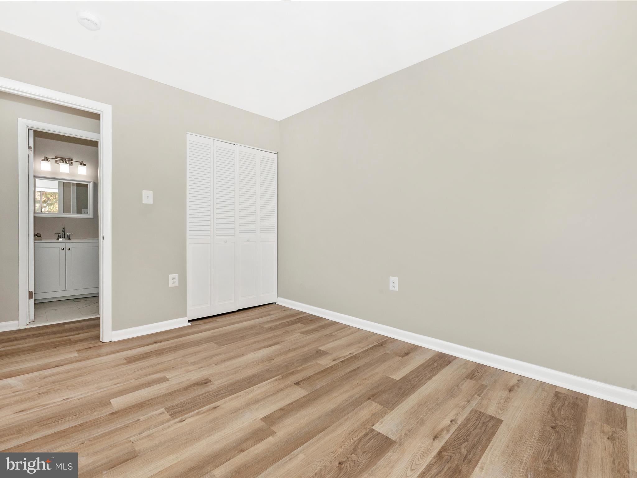 APPLEWALK CONDO - Residential