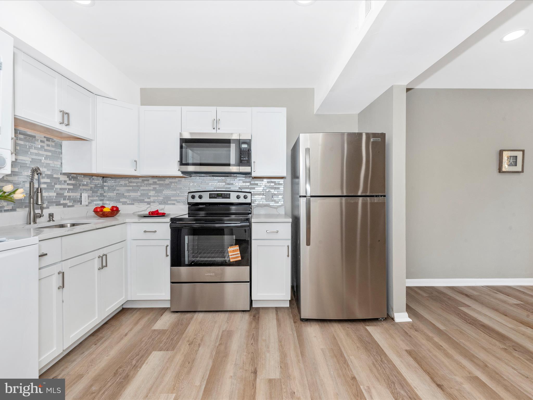 APPLEWALK CONDO - Residential